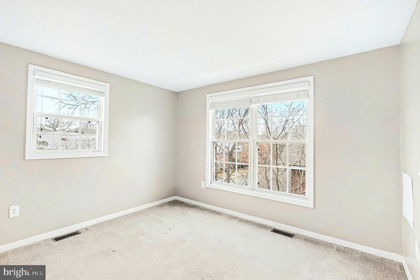 122 E GLEBE RD, ALEXANDRIA, Virginia 22305, 3 Bedrooms Bedrooms, 11 Rooms Rooms,3 BathroomsBathrooms,Residential,For sale,122 E GLEBE RD,VAAX2052250 MLS # VAAX2052250