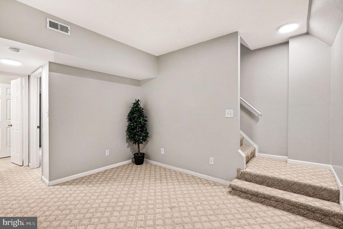 122 E GLEBE RD, ALEXANDRIA, Virginia 22305, 3 Bedrooms Bedrooms, 11 Rooms Rooms,3 BathroomsBathrooms,Residential,For sale,122 E GLEBE RD,VAAX2052250 MLS # VAAX2052250