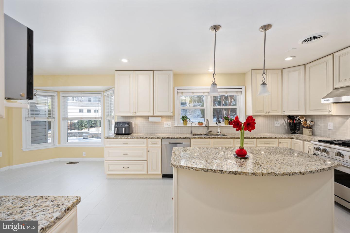 13953 OLEANDER CT, WOODBRIDGE, Virginia 22193, 6 Bedrooms Bedrooms, ,3 BathroomsBathrooms,Residential,For sale,13953 OLEANDER CT,VAPW2108974 MLS # VAPW2108974