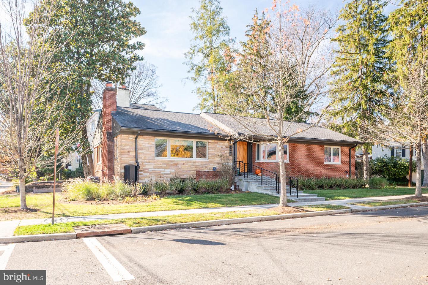 3400 BROAD BRANCH TER NW, WASHINGTON, District Of Columbia 20008, 3 Bedrooms Bedrooms, ,3 BathroomsBathrooms,Residential,For sale,3400 BROAD BRANCH TER NW,DCDC2235008 MLS # DCDC2235008