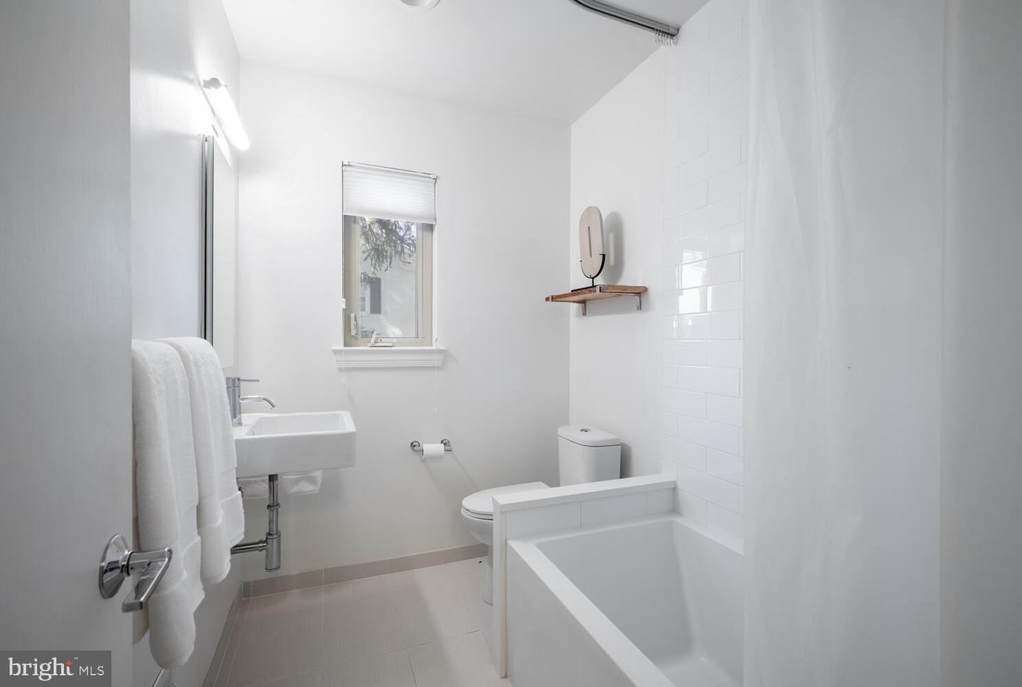 3400 BROAD BRANCH TER NW, WASHINGTON, District Of Columbia 20008, 3 Bedrooms Bedrooms, ,3 BathroomsBathrooms,Residential,For sale,3400 BROAD BRANCH TER NW,DCDC2235008 MLS # DCDC2235008