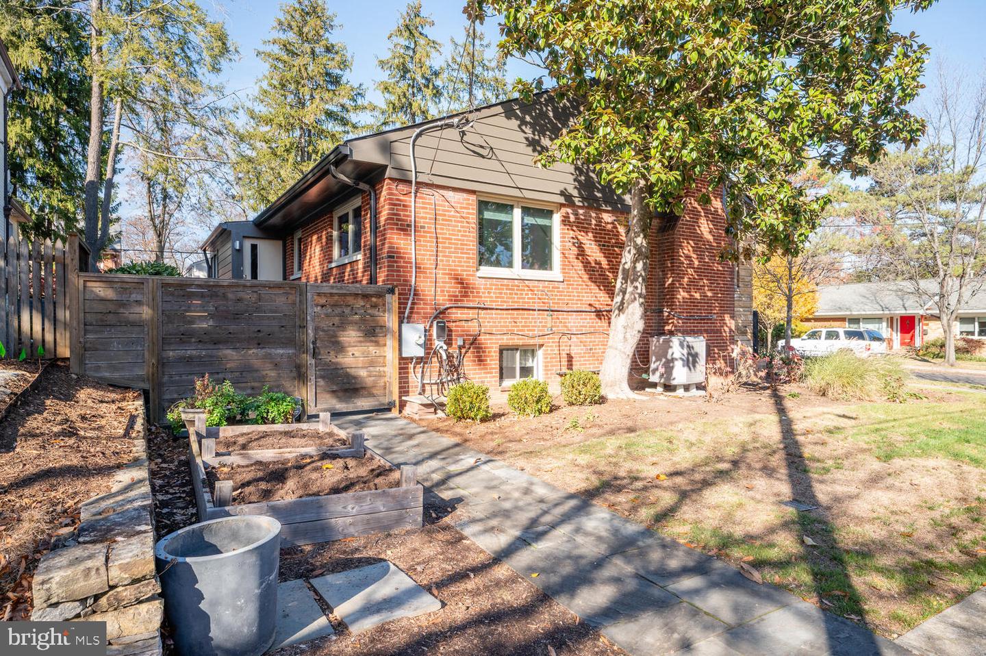 3400 BROAD BRANCH TER NW, WASHINGTON, District Of Columbia 20008, 3 Bedrooms Bedrooms, ,3 BathroomsBathrooms,Residential,For sale,3400 BROAD BRANCH TER NW,DCDC2235008 MLS # DCDC2235008