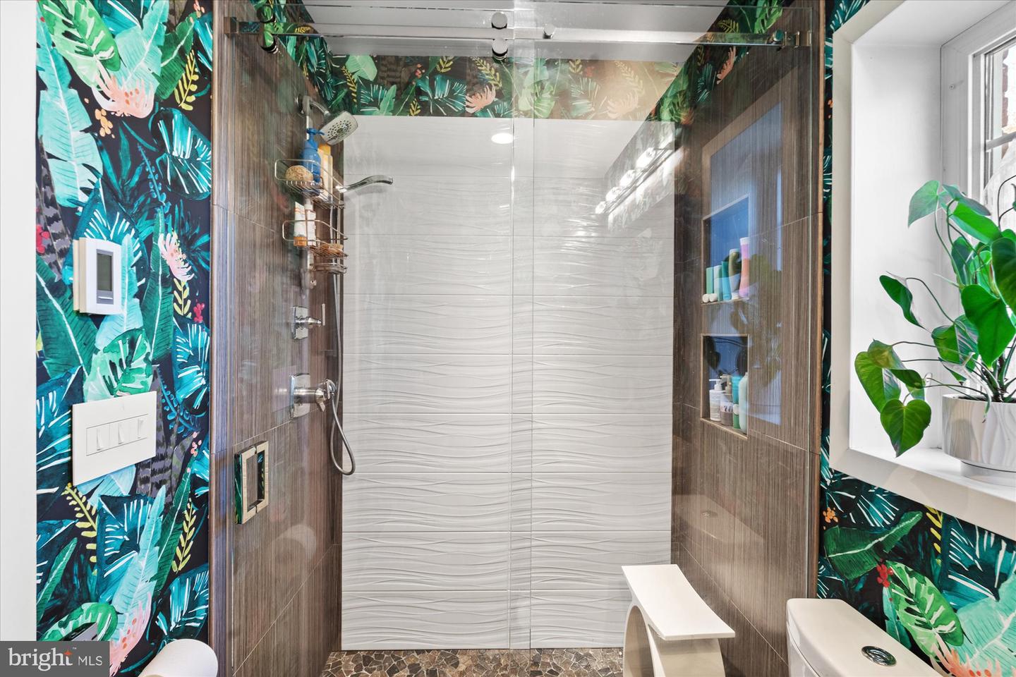 1028 VALLEY DR, ALEXANDRIA, Virginia 22302, 3 Bedrooms Bedrooms, ,1 BathroomBathrooms,Residential,For sale,1028 VALLEY DR,VAAX2052542 MLS # VAAX2052542