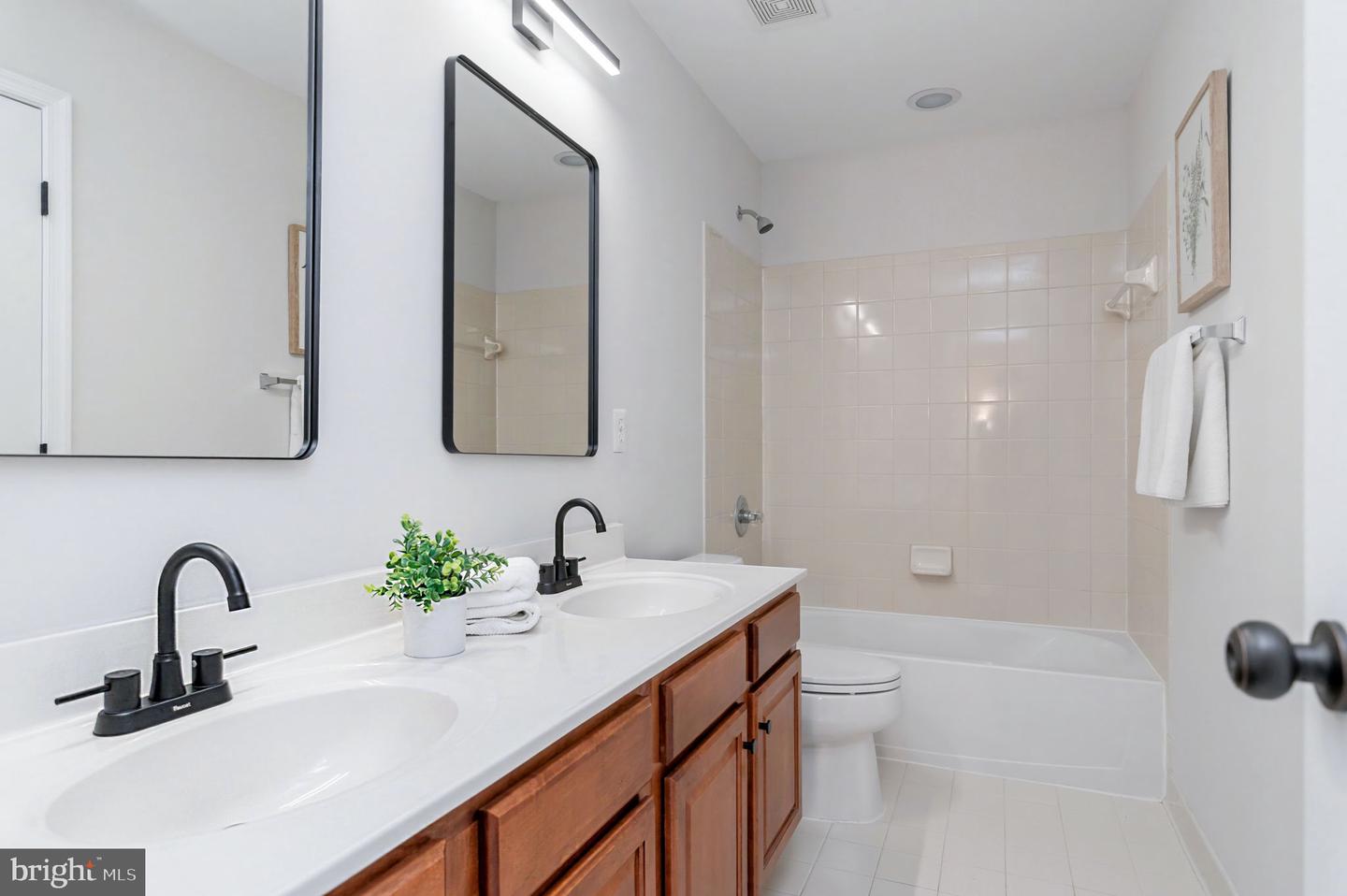 2234 HENRY WATTS LOOP, WOODBRIDGE, Virginia 22191, 4 Bedrooms Bedrooms, ,3 BathroomsBathrooms,Residential,For sale,2234 HENRY WATTS LOOP,VAPW2109414 MLS # VAPW2109414