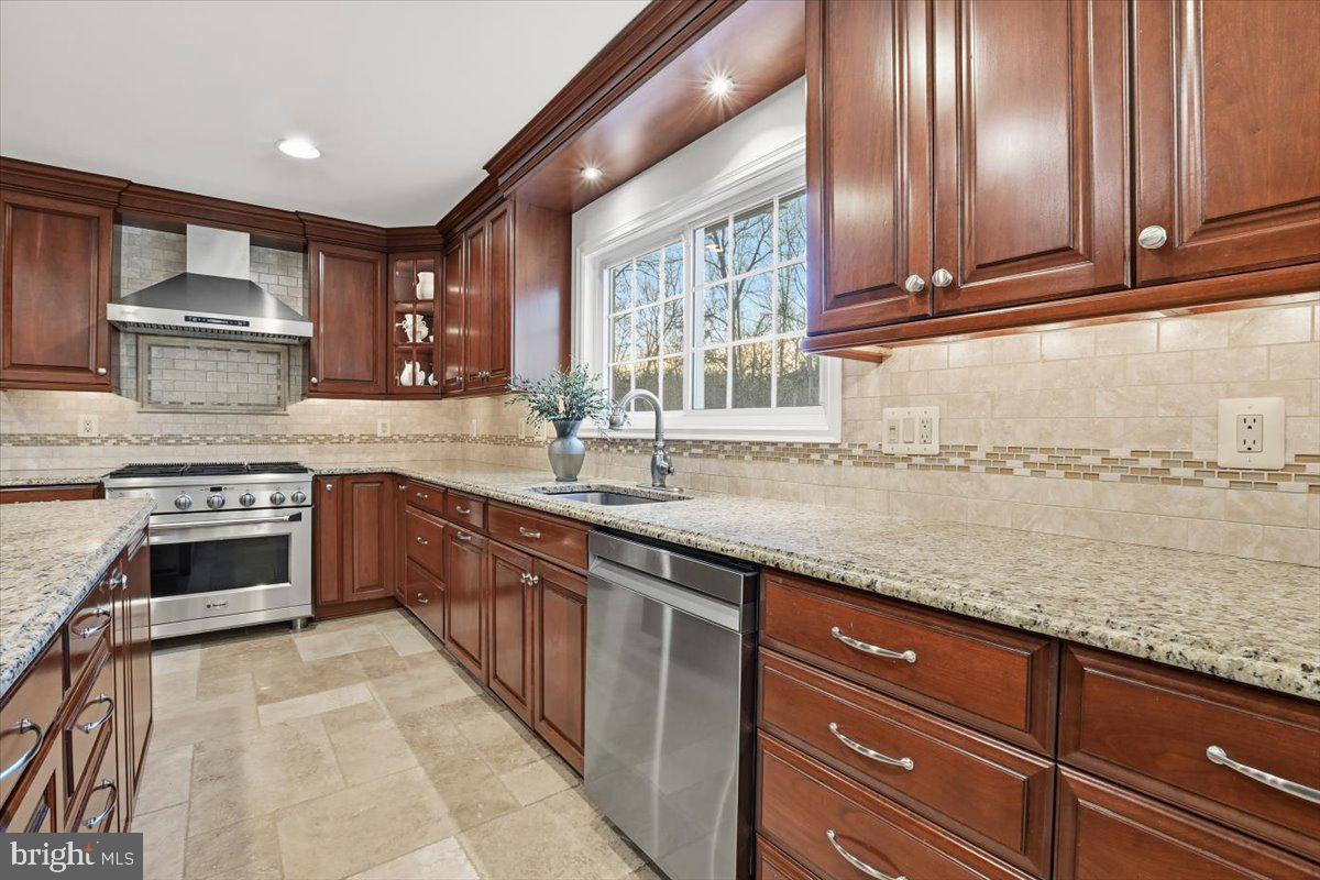 15456 WATERS CREEK DR, CENTREVILLE, Virginia 20120, 4 Bedrooms Bedrooms, ,4 BathroomsBathrooms,Residential,For sale,15456 WATERS CREEK DR,VAFX2283192 MLS # VAFX2283192