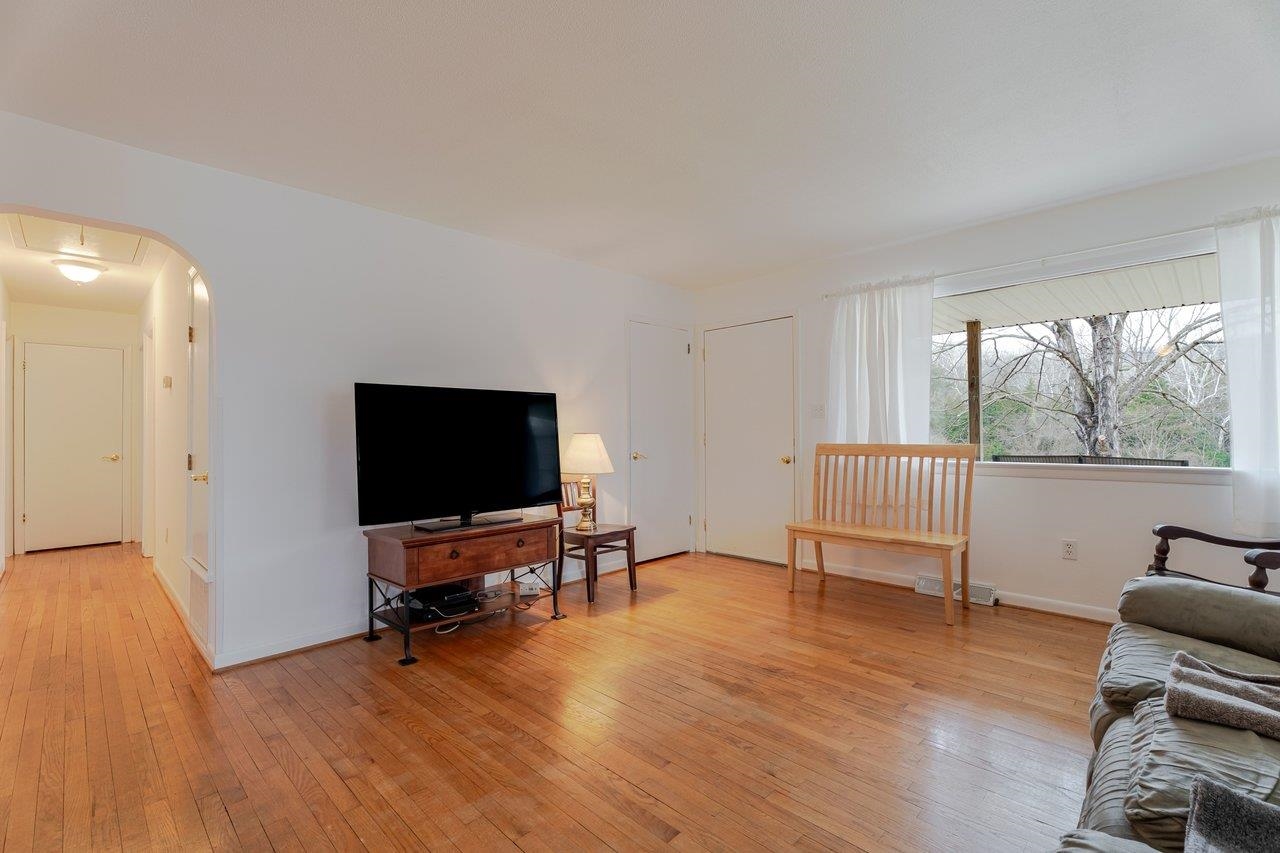 11918 TURLEYTOWN RD, BROADWAY, Virginia 22815, 3 Bedrooms Bedrooms, ,1 BathroomBathrooms,Residential,11918 TURLEYTOWN RD,672689 MLS # 672689