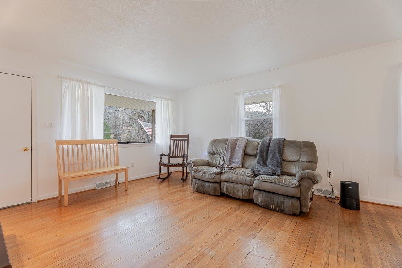 11918 TURLEYTOWN RD, BROADWAY, Virginia 22815, 3 Bedrooms Bedrooms, ,1 BathroomBathrooms,Residential,11918 TURLEYTOWN RD,672689 MLS # 672689