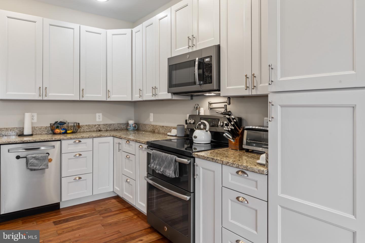 12300 MEADOWLAND LN, NOKESVILLE, Virginia 20181, 5 Bedrooms Bedrooms, 13 Rooms Rooms,3 BathroomsBathrooms,Residential,For sale,12300 MEADOWLAND LN,VAPW2109610 MLS # VAPW2109610