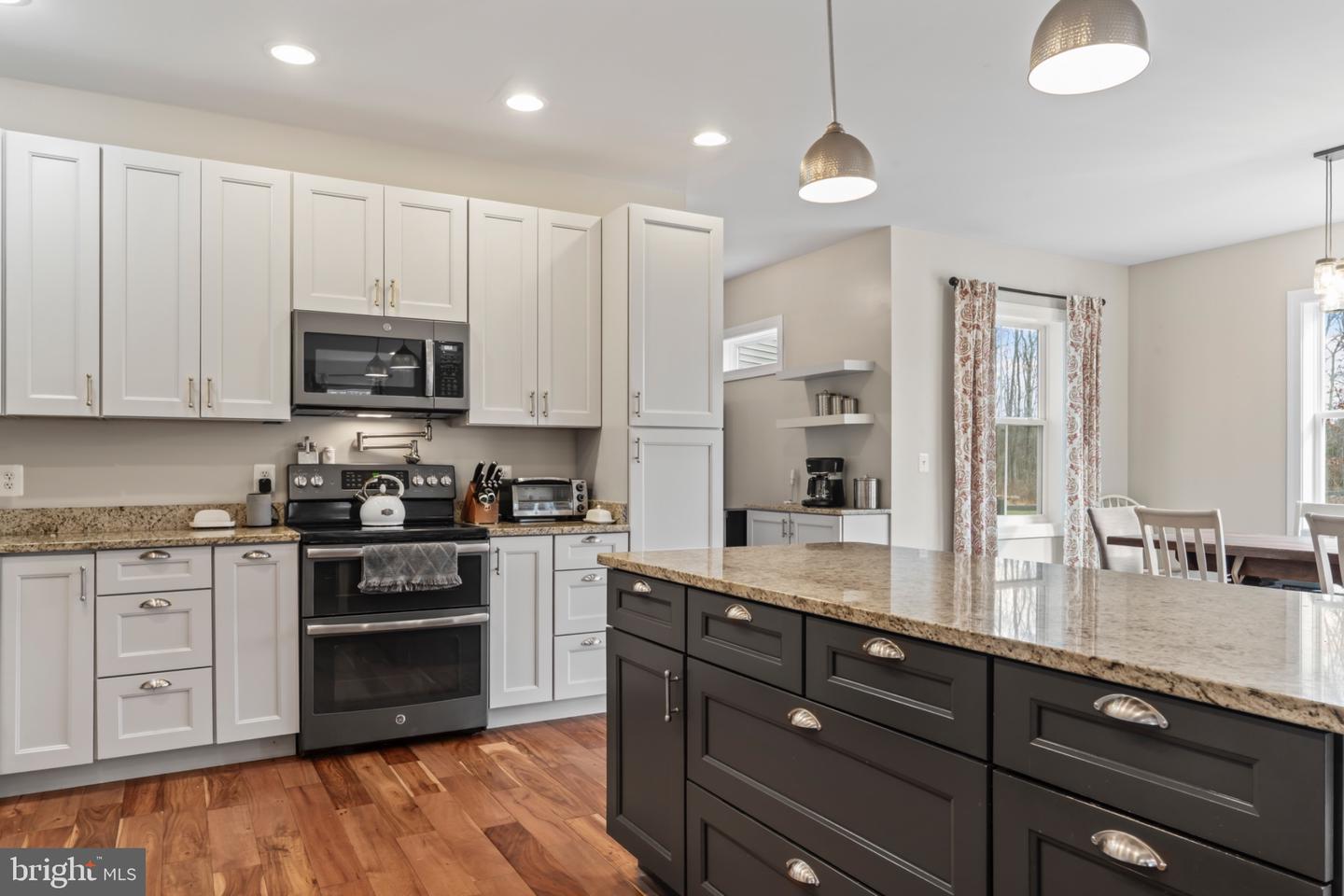 12300 MEADOWLAND LN, NOKESVILLE, Virginia 20181, 5 Bedrooms Bedrooms, 13 Rooms Rooms,3 BathroomsBathrooms,Residential,For sale,12300 MEADOWLAND LN,VAPW2109610 MLS # VAPW2109610