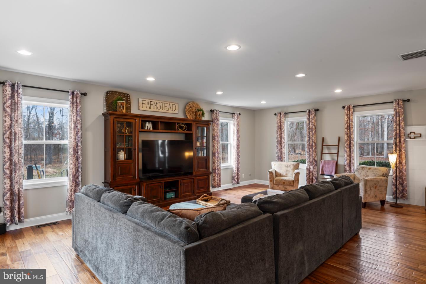 12300 MEADOWLAND LN, NOKESVILLE, Virginia 20181, 5 Bedrooms Bedrooms, 13 Rooms Rooms,3 BathroomsBathrooms,Residential,For sale,12300 MEADOWLAND LN,VAPW2109610 MLS # VAPW2109610