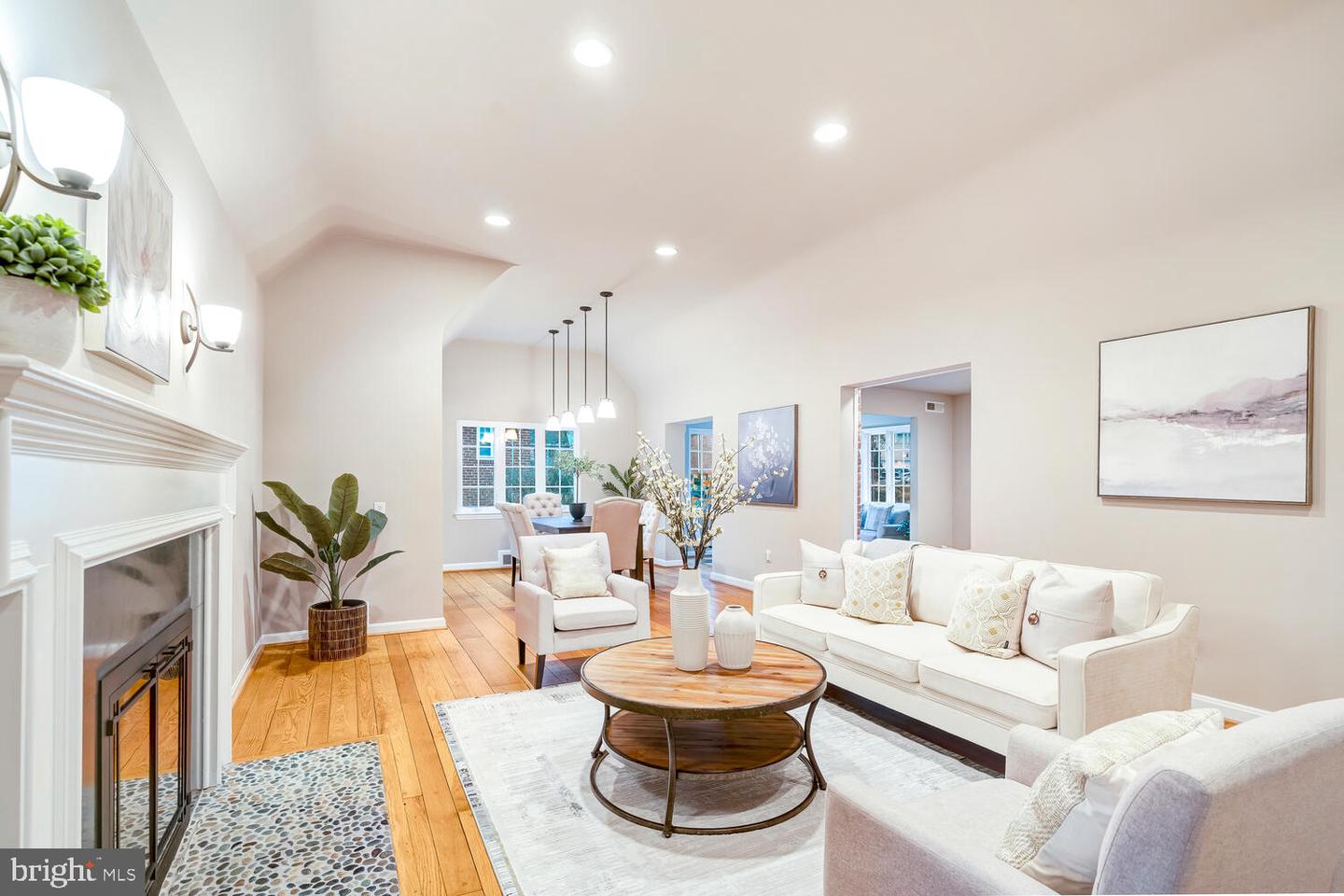 4827 27TH PL N, ARLINGTON, Virginia 22207, 5 Bedrooms Bedrooms, ,4 BathroomsBathrooms,Residential,For sale,4827 27TH PL N,VAAR2067408 MLS # VAAR2067408