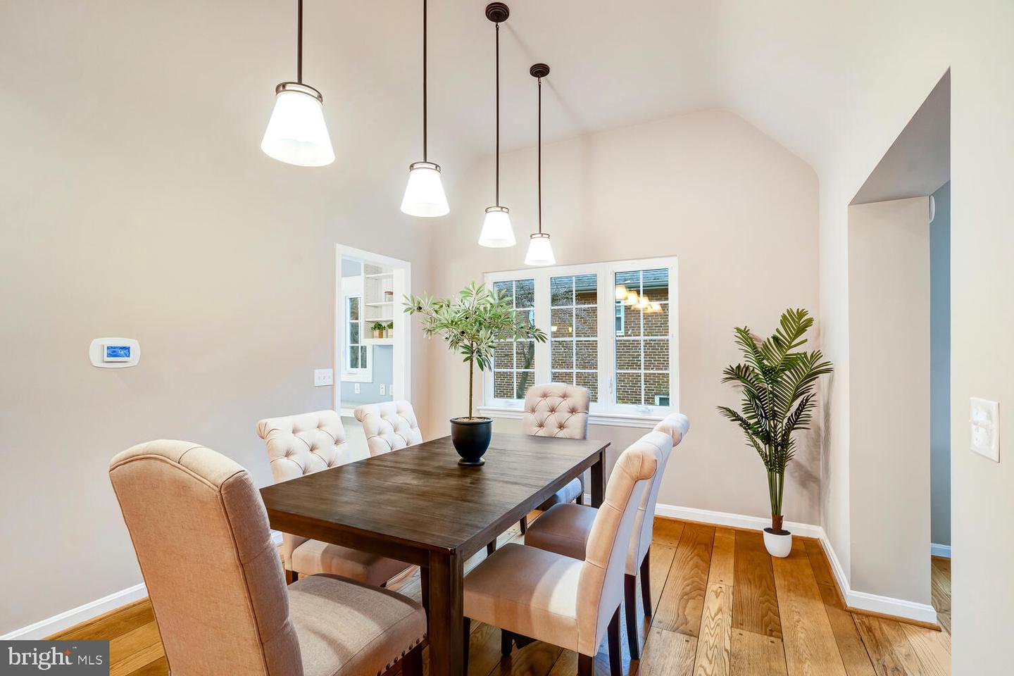 4827 27TH PL N, ARLINGTON, Virginia 22207, 5 Bedrooms Bedrooms, ,4 BathroomsBathrooms,Residential,For sale,4827 27TH PL N,VAAR2067408 MLS # VAAR2067408