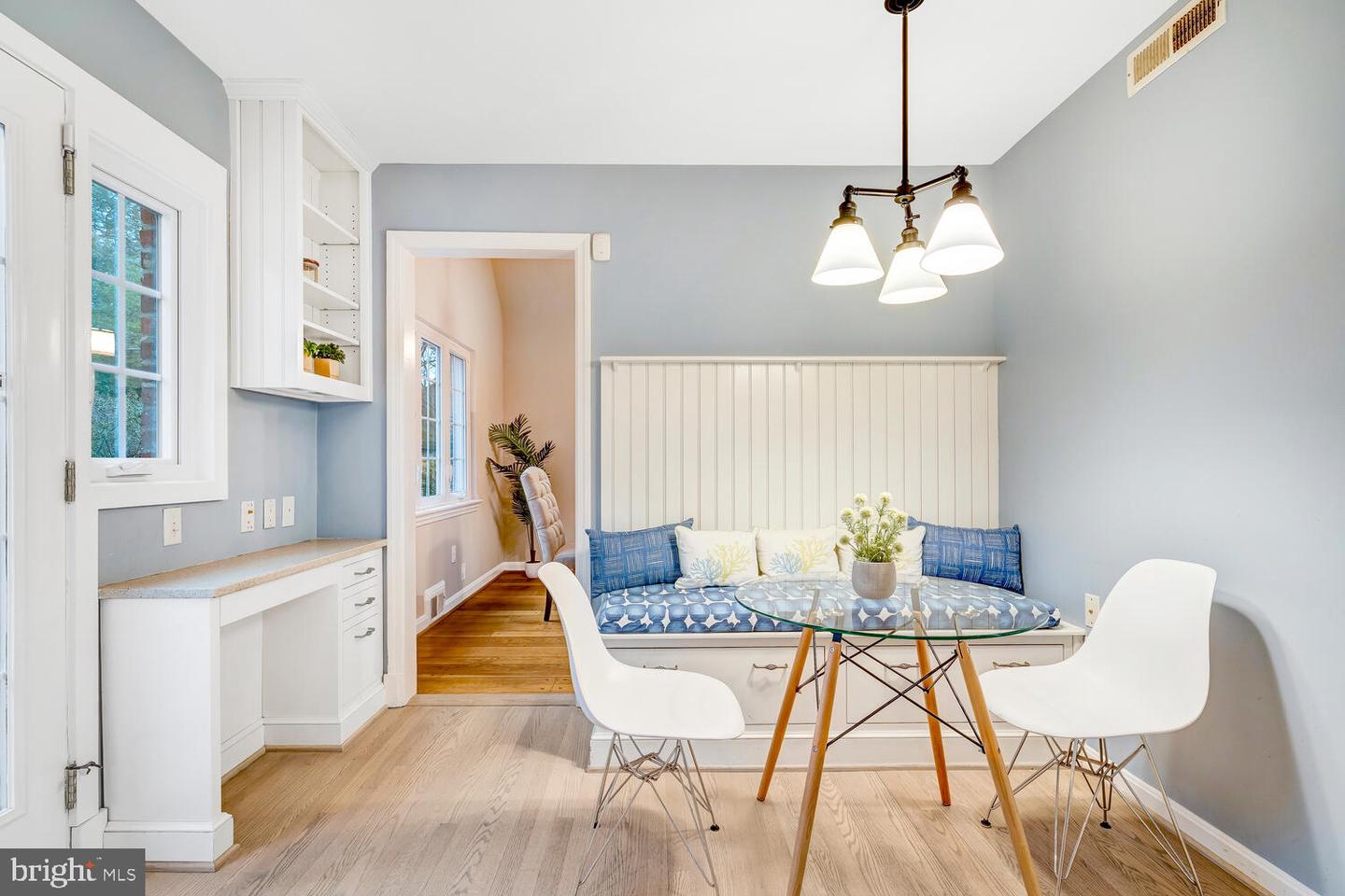 4827 27TH PL N, ARLINGTON, Virginia 22207, 5 Bedrooms Bedrooms, ,4 BathroomsBathrooms,Residential,For sale,4827 27TH PL N,VAAR2067408 MLS # VAAR2067408