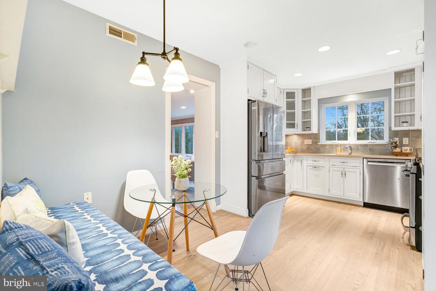 4827 27TH PL N, ARLINGTON, Virginia 22207, 5 Bedrooms Bedrooms, ,4 BathroomsBathrooms,Residential,For sale,4827 27TH PL N,VAAR2067408 MLS # VAAR2067408