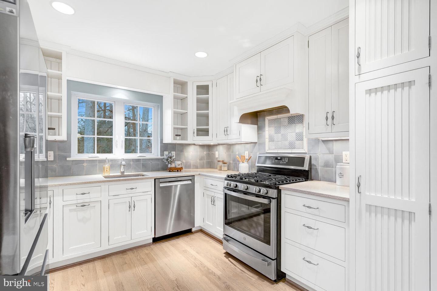 4827 27TH PL N, ARLINGTON, Virginia 22207, 5 Bedrooms Bedrooms, ,4 BathroomsBathrooms,Residential,For sale,4827 27TH PL N,VAAR2067408 MLS # VAAR2067408