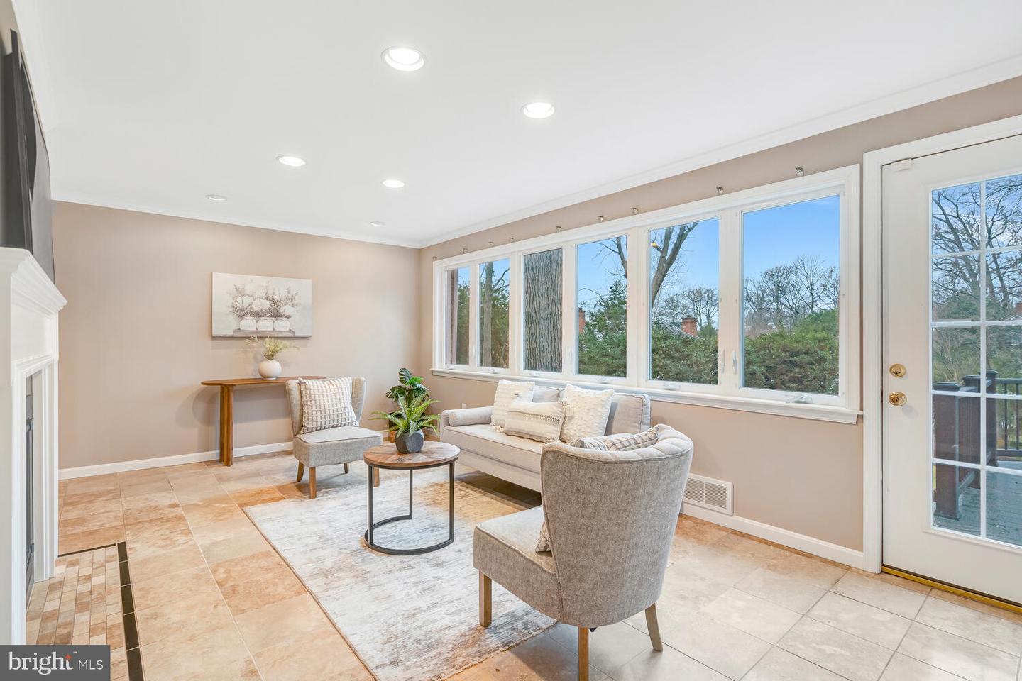 4827 27TH PL N, ARLINGTON, Virginia 22207, 5 Bedrooms Bedrooms, ,4 BathroomsBathrooms,Residential,For sale,4827 27TH PL N,VAAR2067408 MLS # VAAR2067408