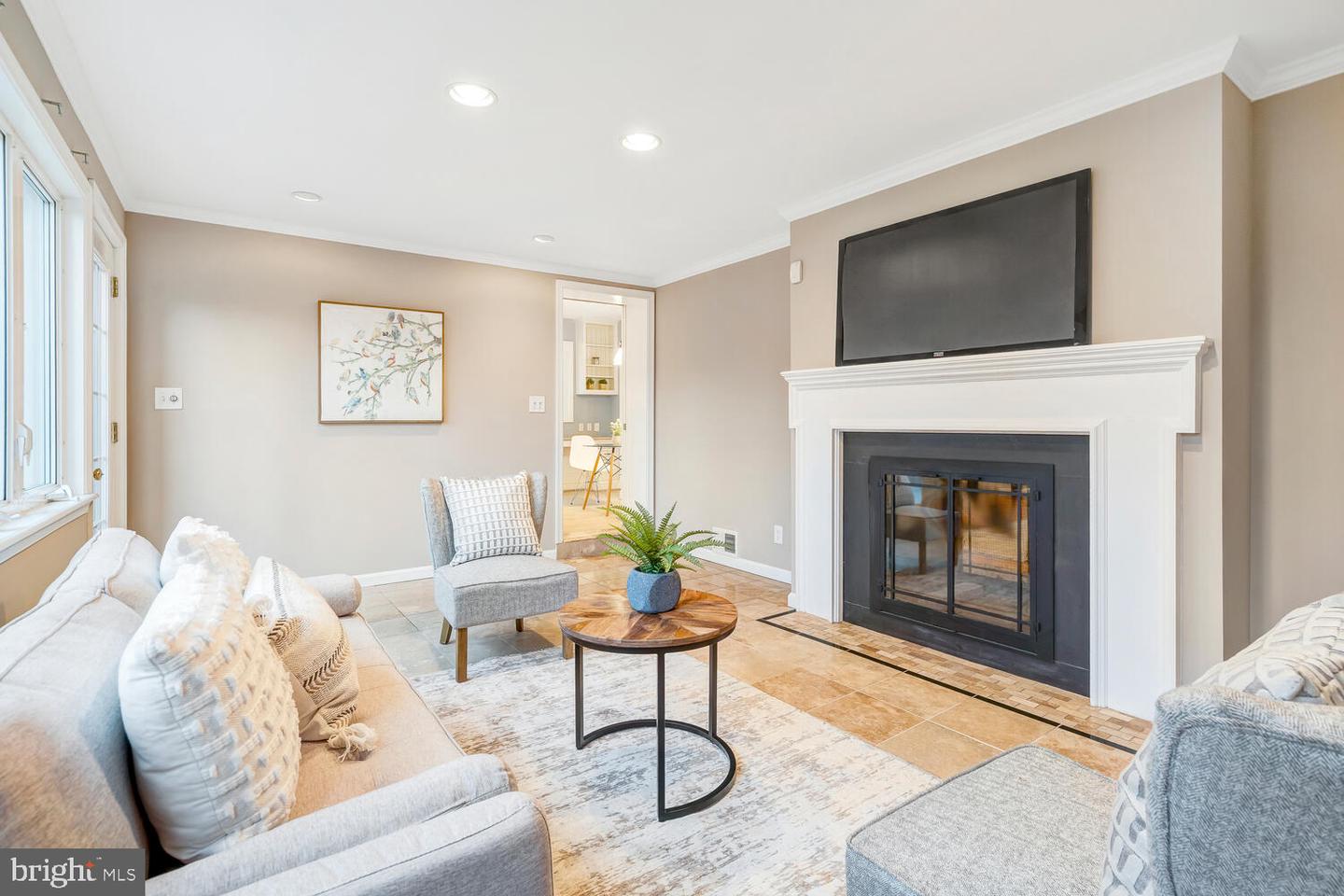 4827 27TH PL N, ARLINGTON, Virginia 22207, 5 Bedrooms Bedrooms, ,4 BathroomsBathrooms,Residential,For sale,4827 27TH PL N,VAAR2067408 MLS # VAAR2067408