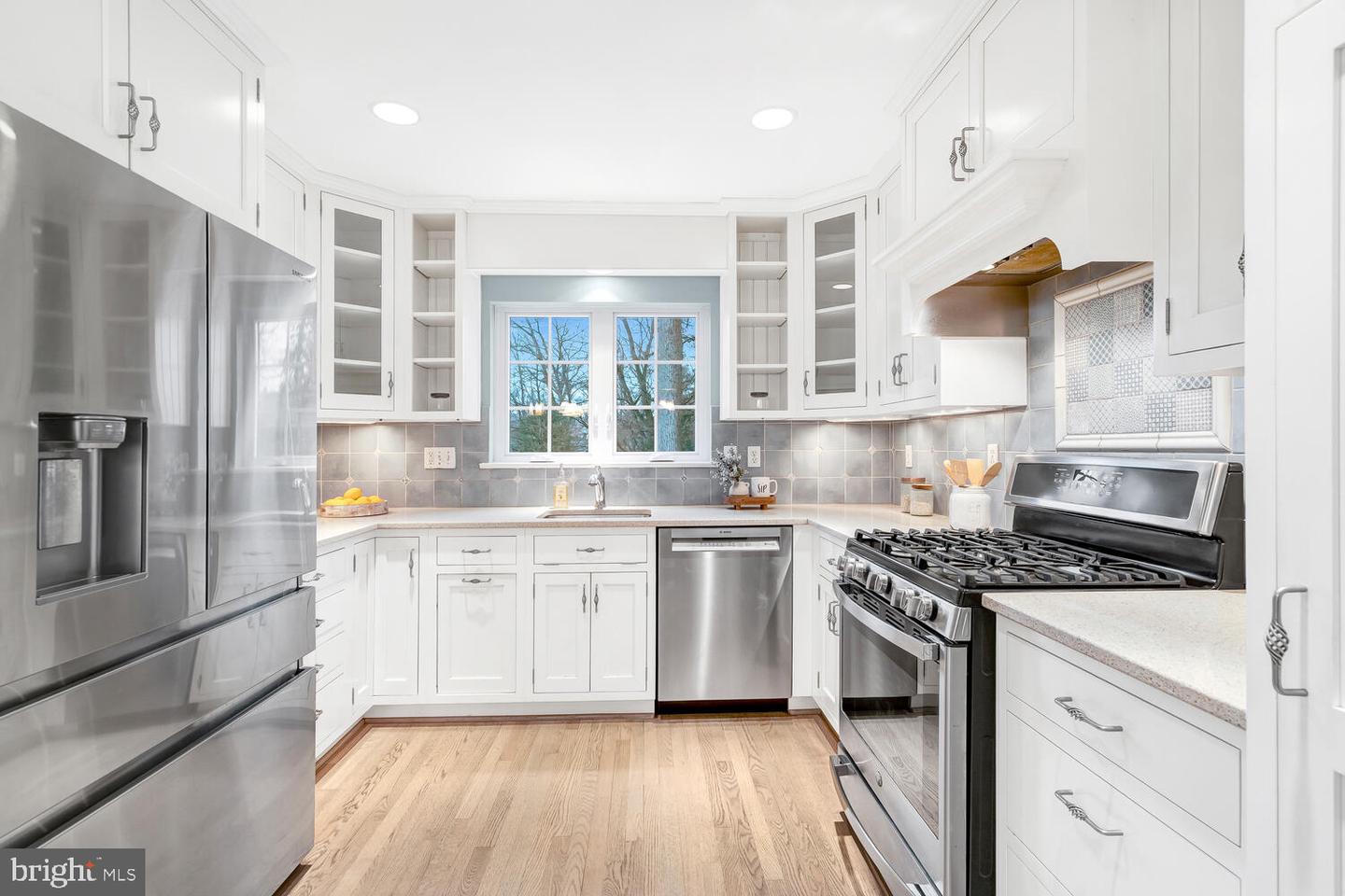 4827 27TH PL N, ARLINGTON, Virginia 22207, 5 Bedrooms Bedrooms, ,4 BathroomsBathrooms,Residential,For sale,4827 27TH PL N,VAAR2067408 MLS # VAAR2067408