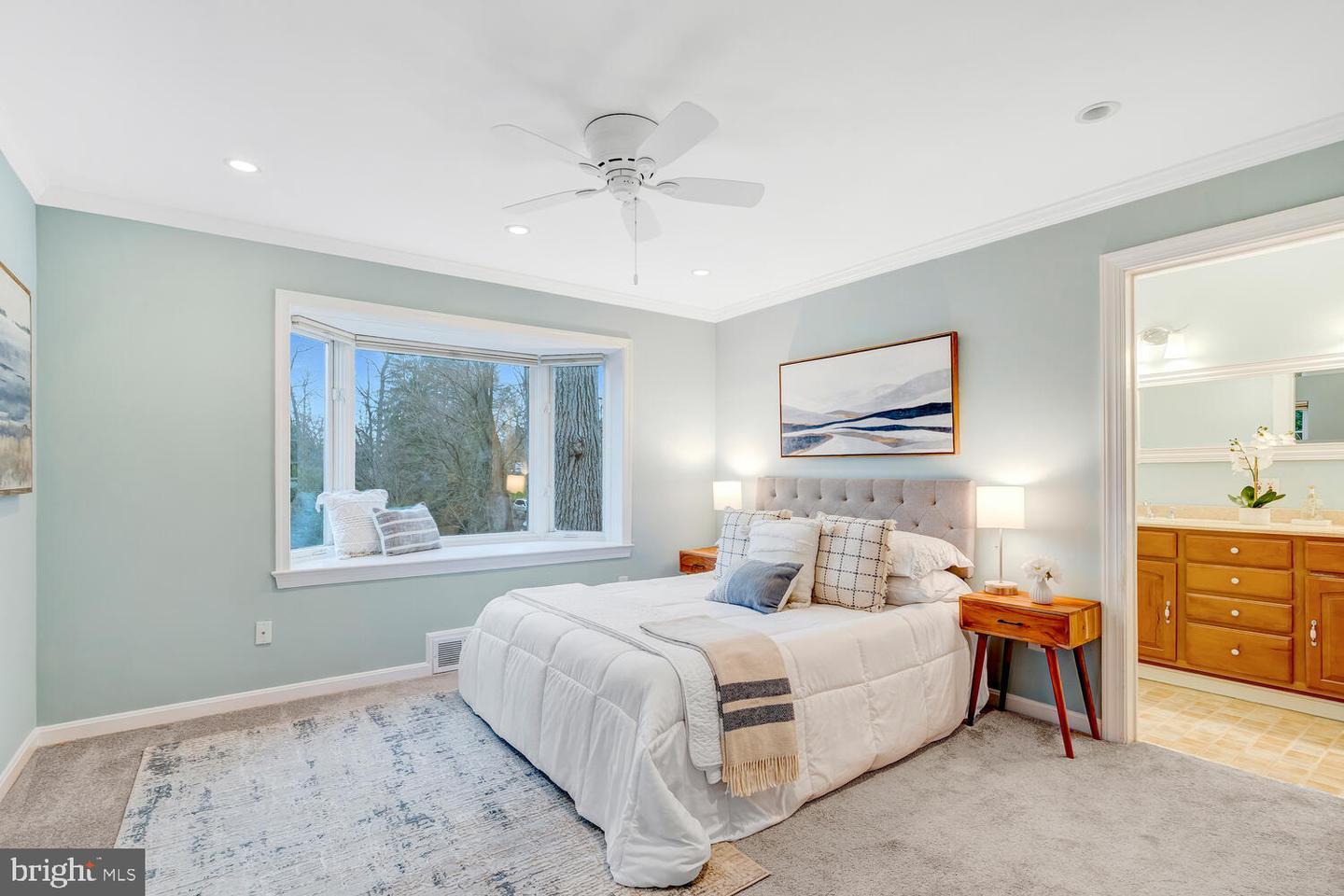 4827 27TH PL N, ARLINGTON, Virginia 22207, 5 Bedrooms Bedrooms, ,4 BathroomsBathrooms,Residential,For sale,4827 27TH PL N,VAAR2067408 MLS # VAAR2067408