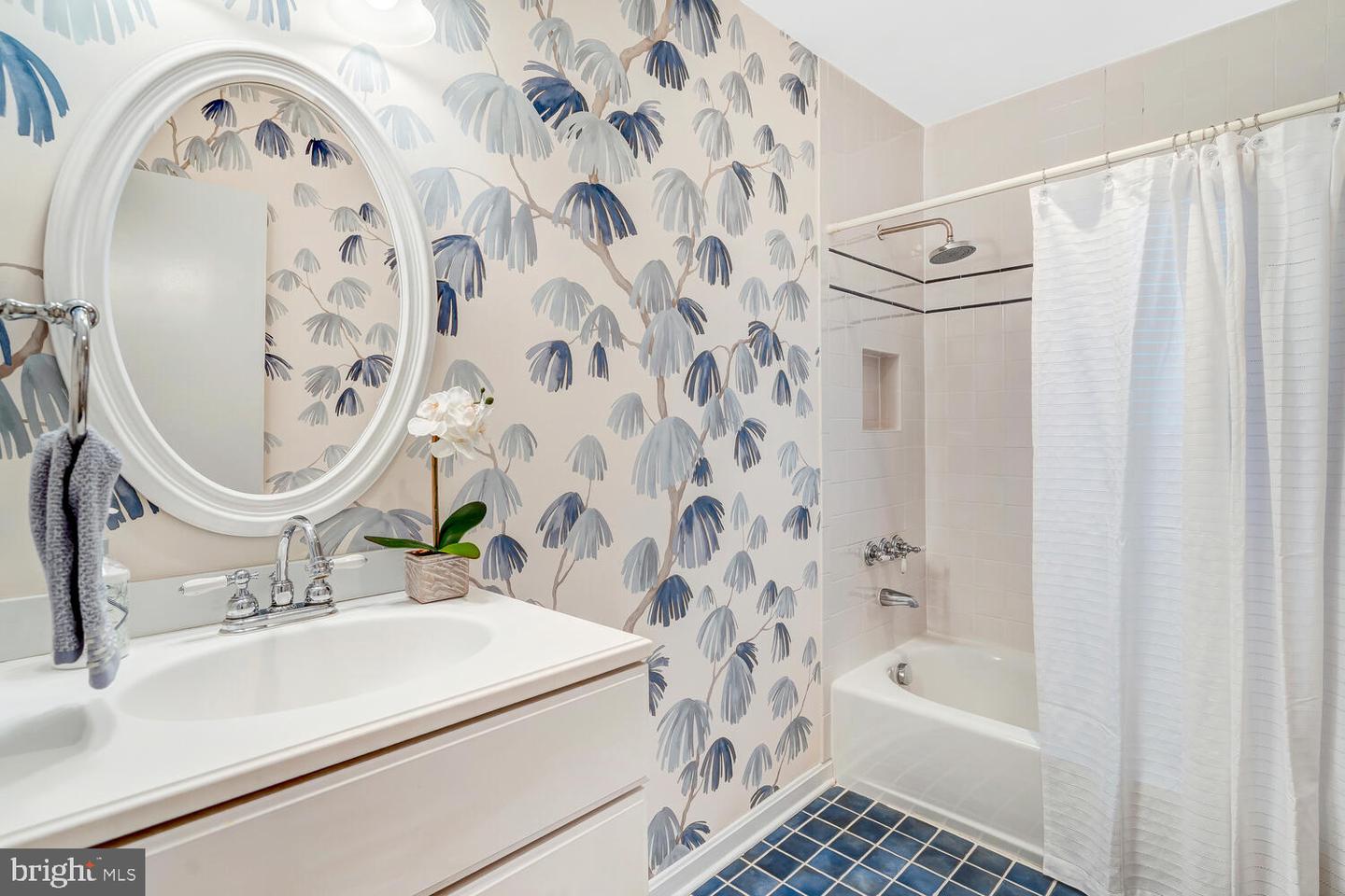 4827 27TH PL N, ARLINGTON, Virginia 22207, 5 Bedrooms Bedrooms, ,4 BathroomsBathrooms,Residential,For sale,4827 27TH PL N,VAAR2067408 MLS # VAAR2067408