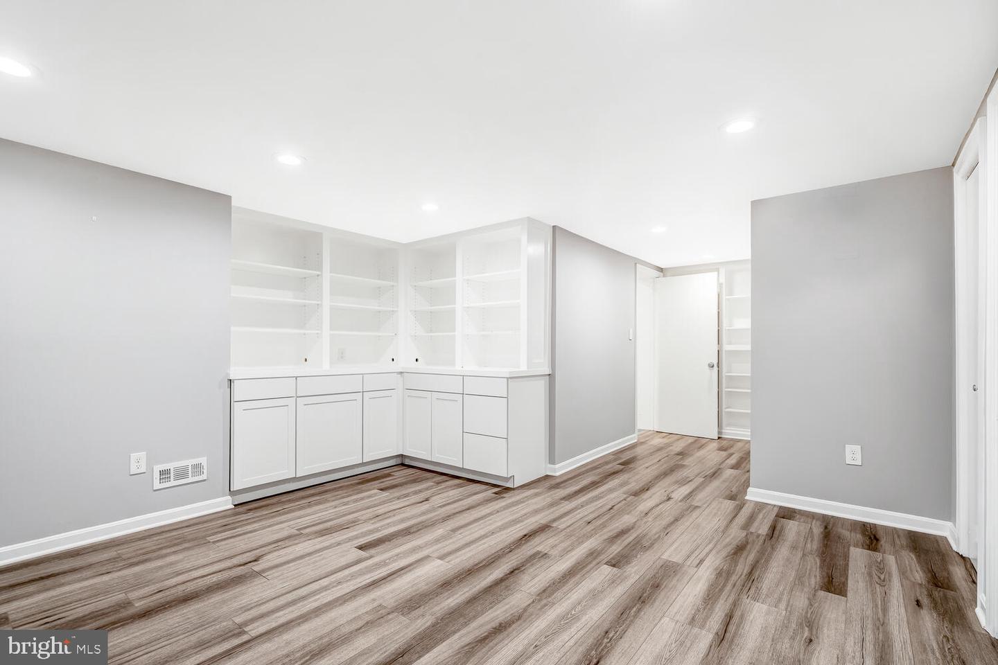 4827 27TH PL N, ARLINGTON, Virginia 22207, 5 Bedrooms Bedrooms, ,4 BathroomsBathrooms,Residential,For sale,4827 27TH PL N,VAAR2067408 MLS # VAAR2067408