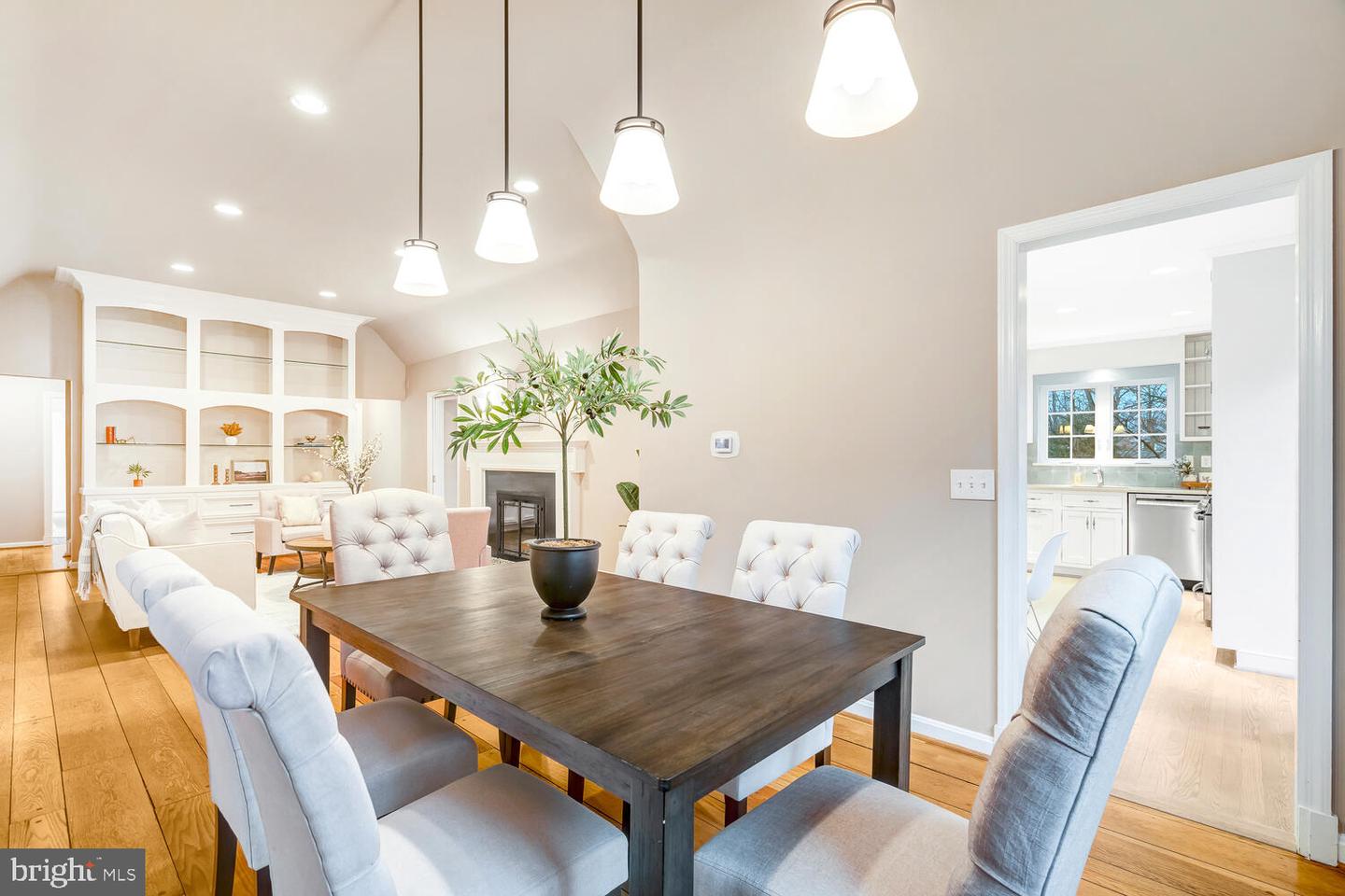 4827 27TH PL N, ARLINGTON, Virginia 22207, 5 Bedrooms Bedrooms, ,4 BathroomsBathrooms,Residential,For sale,4827 27TH PL N,VAAR2067408 MLS # VAAR2067408