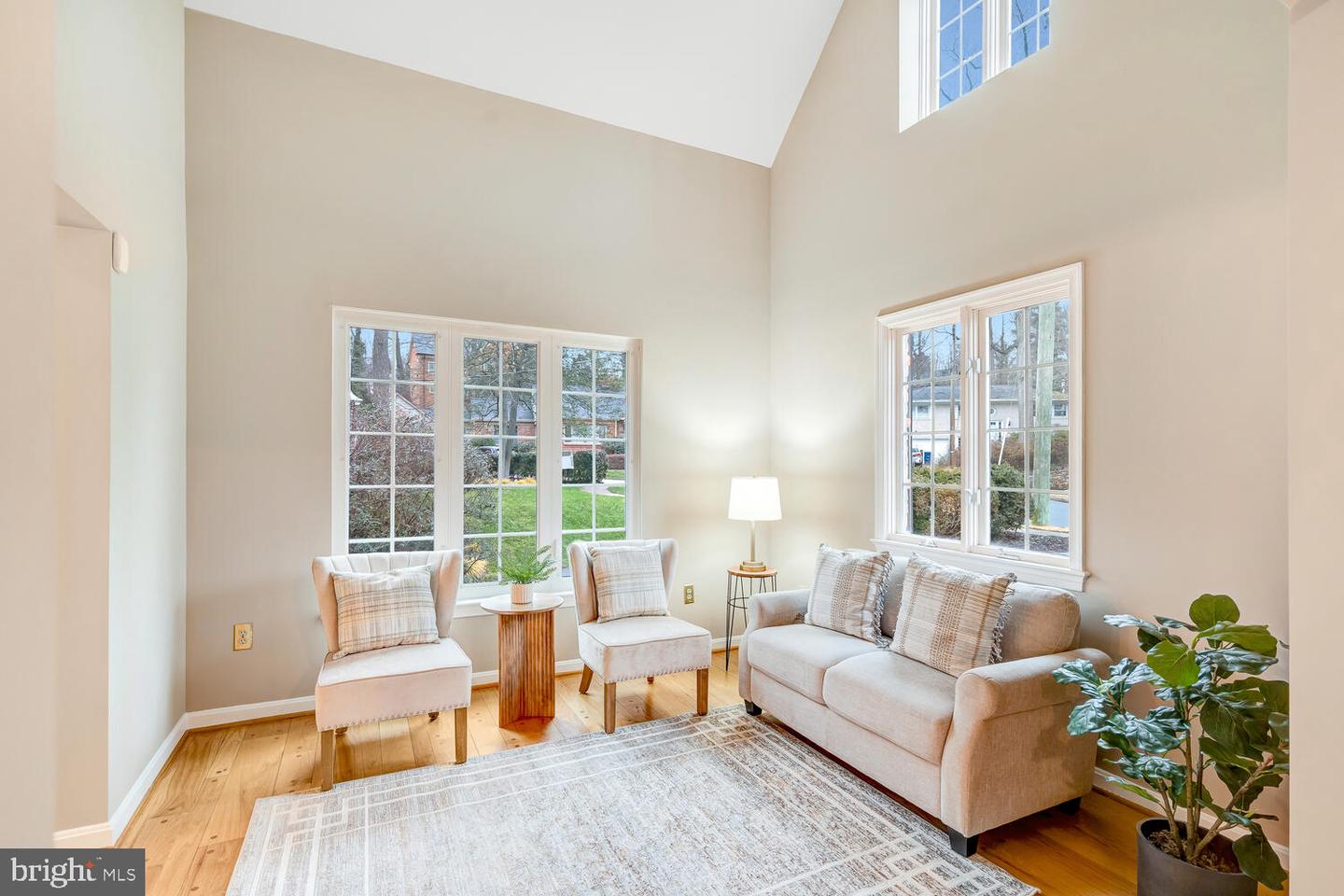 4827 27TH PL N, ARLINGTON, Virginia 22207, 5 Bedrooms Bedrooms, ,4 BathroomsBathrooms,Residential,For sale,4827 27TH PL N,VAAR2067408 MLS # VAAR2067408