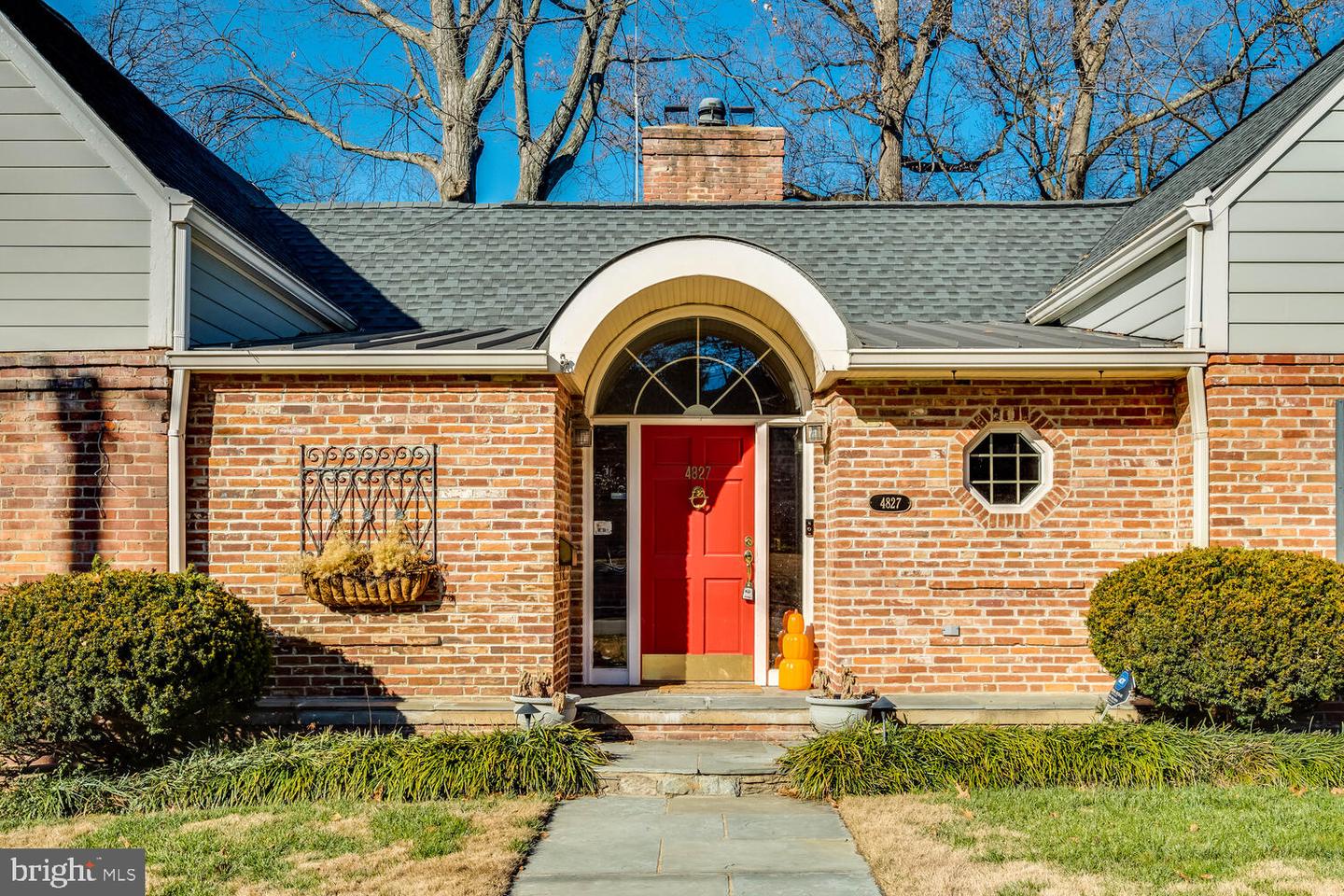 4827 27TH PL N, ARLINGTON, Virginia 22207, 5 Bedrooms Bedrooms, ,4 BathroomsBathrooms,Residential,For sale,4827 27TH PL N,VAAR2067408 MLS # VAAR2067408