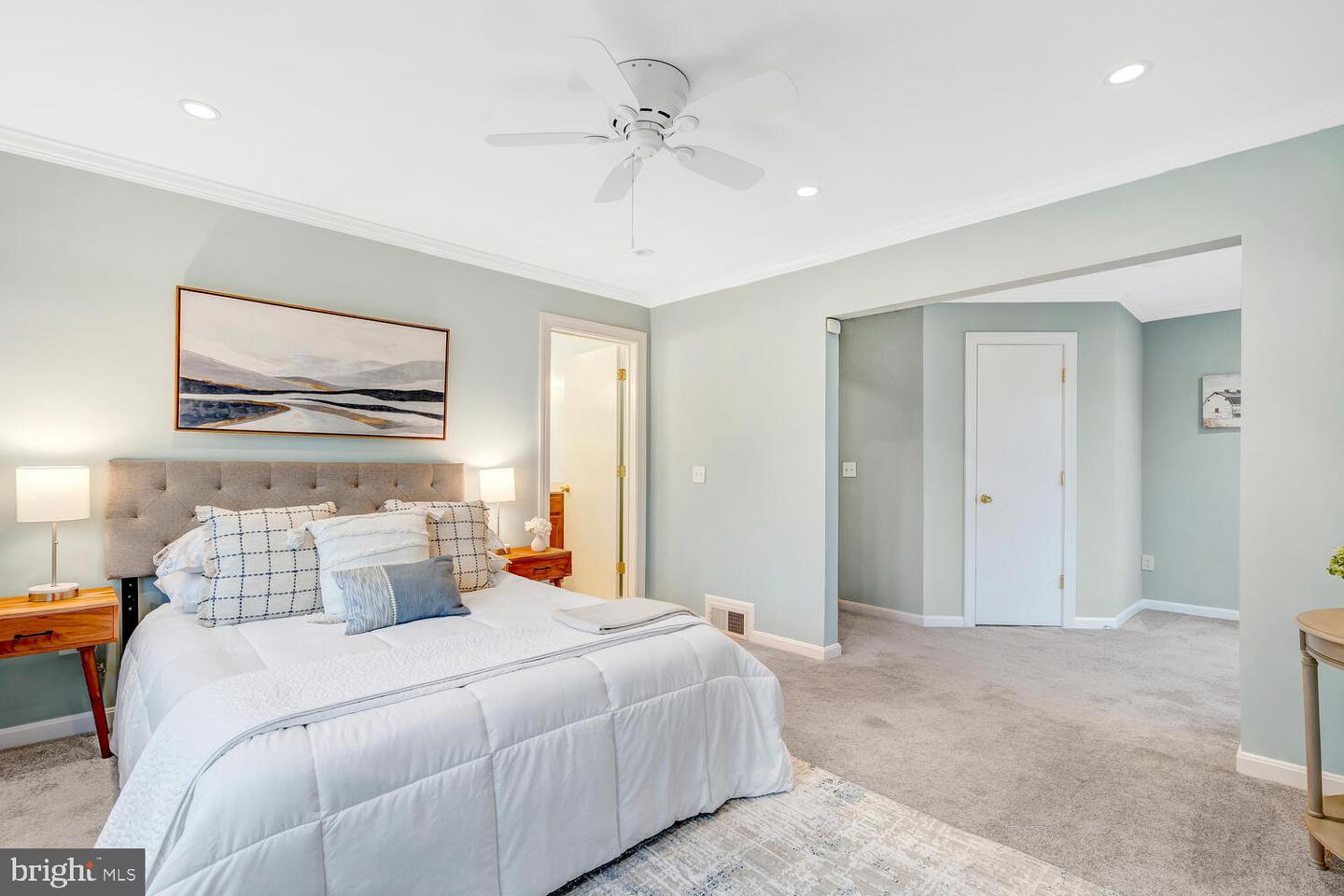 4827 27TH PL N, ARLINGTON, Virginia 22207, 5 Bedrooms Bedrooms, ,4 BathroomsBathrooms,Residential,For sale,4827 27TH PL N,VAAR2067408 MLS # VAAR2067408