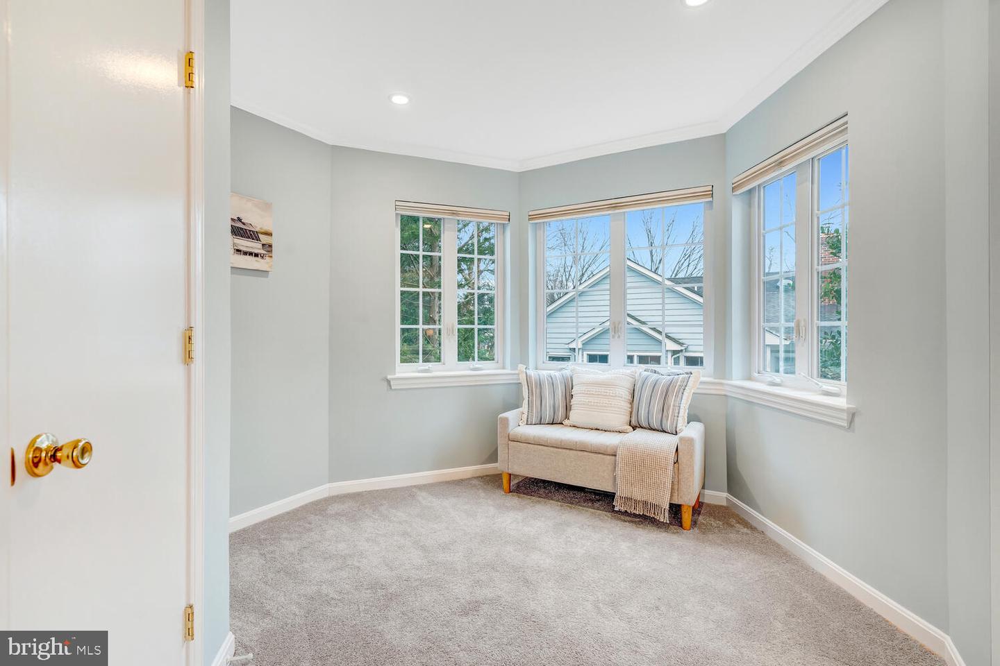 4827 27TH PL N, ARLINGTON, Virginia 22207, 5 Bedrooms Bedrooms, ,4 BathroomsBathrooms,Residential,For sale,4827 27TH PL N,VAAR2067408 MLS # VAAR2067408