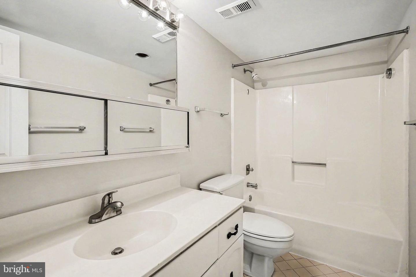 3800 POWELL LN #920, FALLS CHURCH, Virginia 22041, 2 Bedrooms Bedrooms, ,2 BathroomsBathrooms,Residential,For sale,3800 POWELL LN #920,VAFX2284632 MLS # VAFX2284632