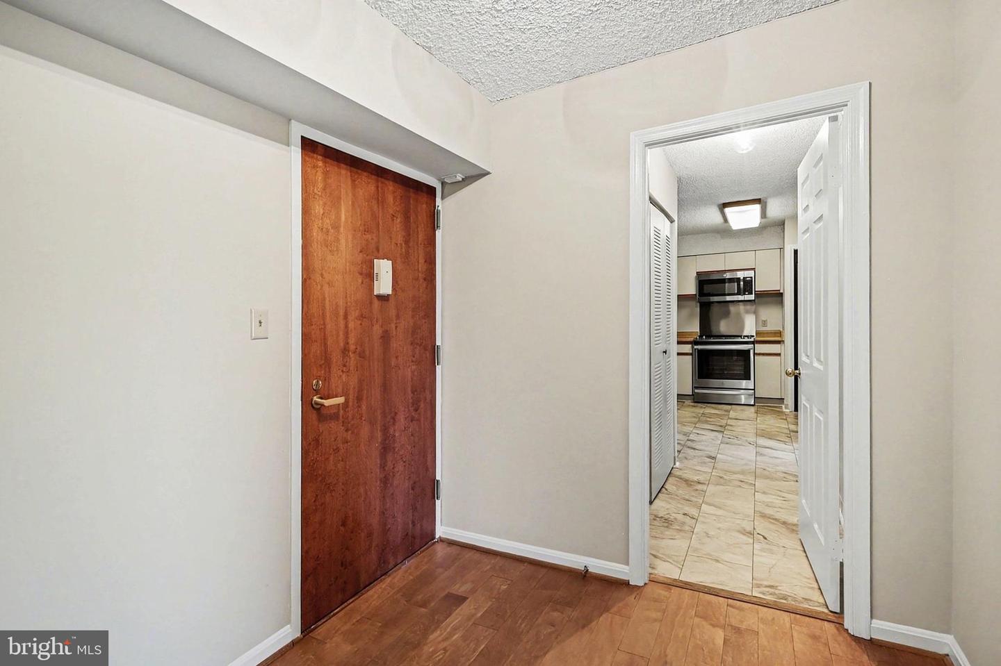 3800 POWELL LN #920, FALLS CHURCH, Virginia 22041, 2 Bedrooms Bedrooms, ,2 BathroomsBathrooms,Residential,For sale,3800 POWELL LN #920,VAFX2284632 MLS # VAFX2284632