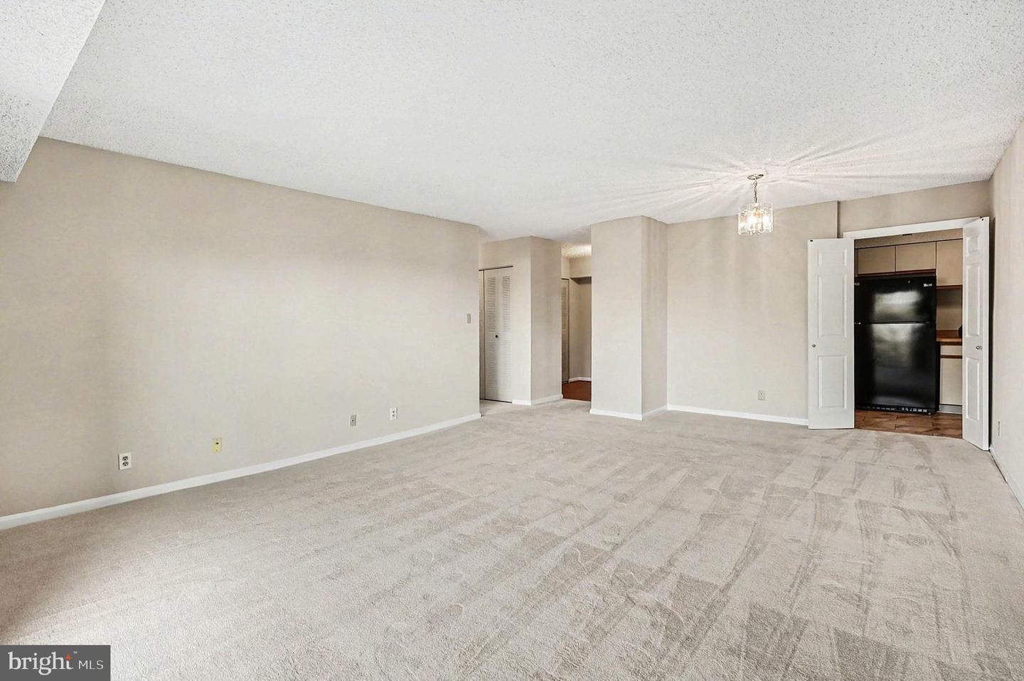 3800 POWELL LN #920, FALLS CHURCH, Virginia 22041, 2 Bedrooms Bedrooms, ,2 BathroomsBathrooms,Residential,For sale,3800 POWELL LN #920,VAFX2284632 MLS # VAFX2284632