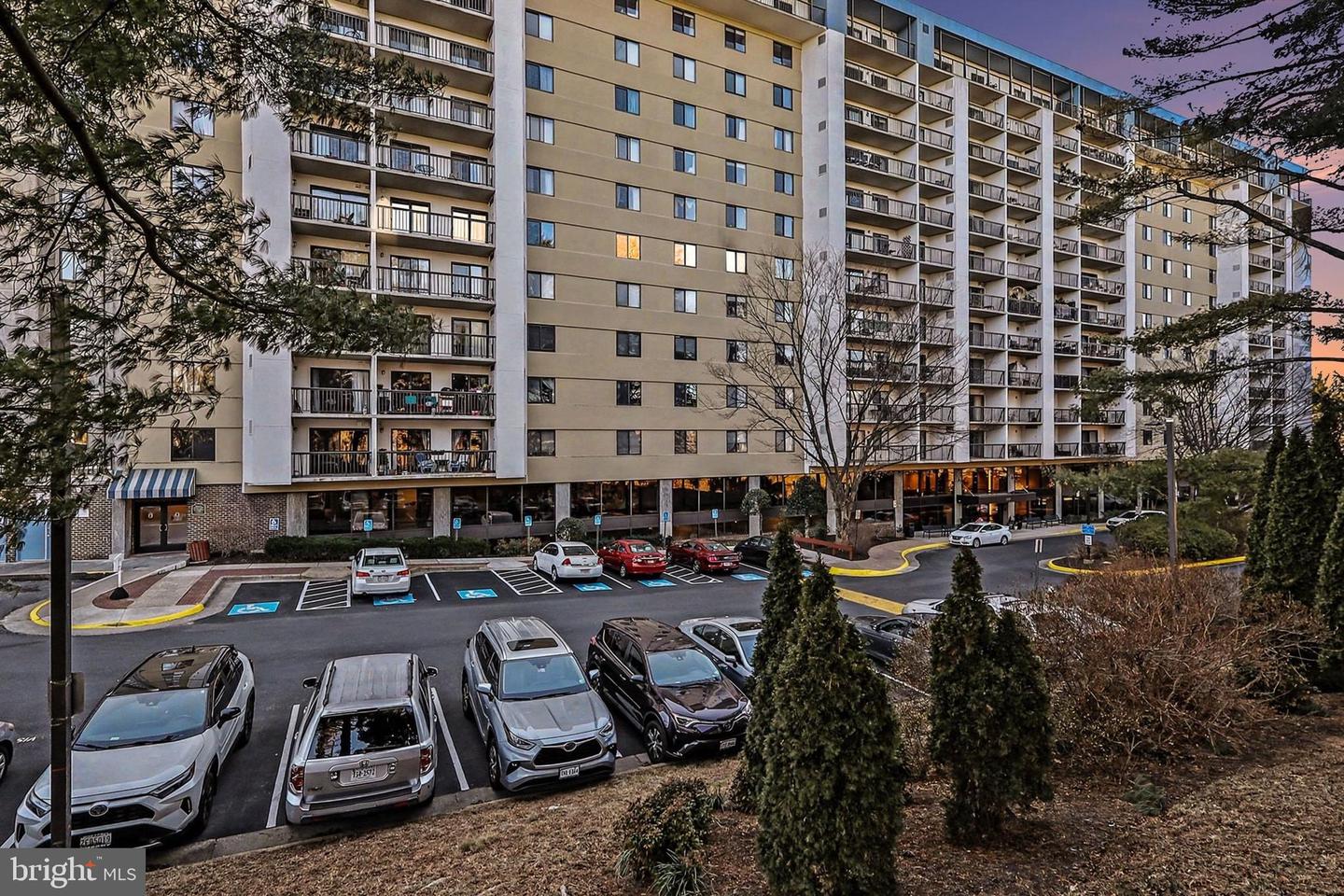 3800 POWELL LN #920, FALLS CHURCH, Virginia 22041, 2 Bedrooms Bedrooms, ,2 BathroomsBathrooms,Residential,For sale,3800 POWELL LN #920,VAFX2284632 MLS # VAFX2284632