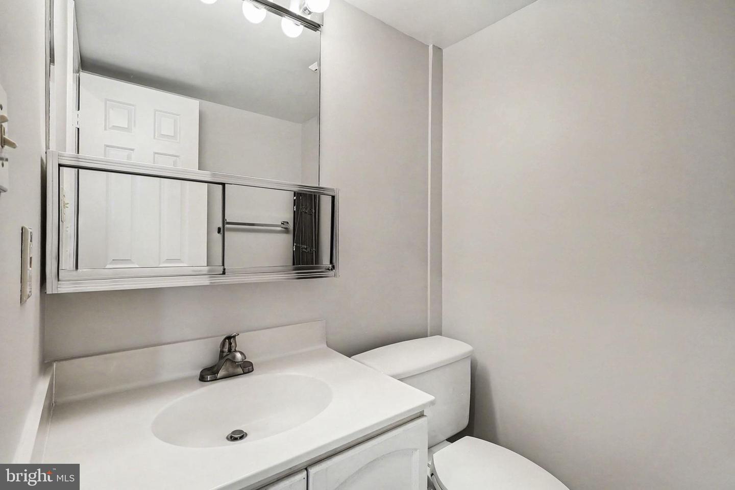 3800 POWELL LN #920, FALLS CHURCH, Virginia 22041, 2 Bedrooms Bedrooms, ,2 BathroomsBathrooms,Residential,For sale,3800 POWELL LN #920,VAFX2284632 MLS # VAFX2284632