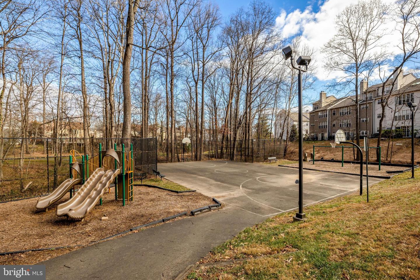 3802 GREEN RIDGE CT #202, FAIRFAX, Virginia 22033, 2 Bedrooms Bedrooms, ,2 BathroomsBathrooms,Residential,For sale,3802 GREEN RIDGE CT #202,VAFX2284708 MLS # VAFX2284708 3802 GREEN RIDGE CT #202, FAIRFAX, Virginia 22033, 2 Bedrooms Bedrooms, ,2 BathroomsBathrooms,Residential,For sale,3802 GREEN RIDGE CT #202,VAFX2284708 MLS # VAFX2284708