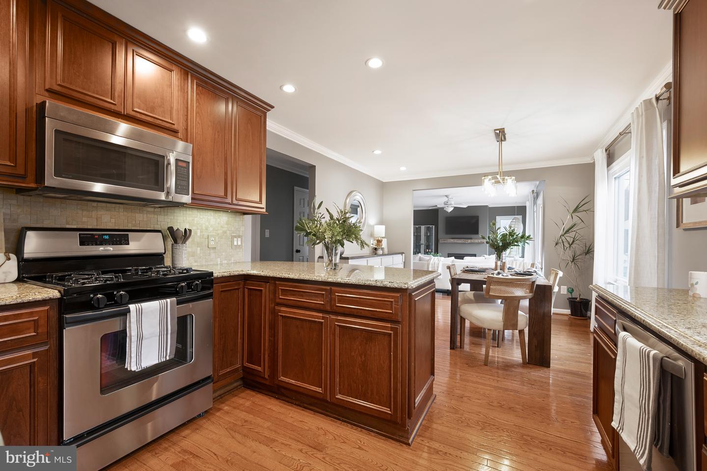 6027 REDWOOD LN, ALEXANDRIA, Virginia 22310, 5 Bedrooms Bedrooms, ,3 BathroomsBathrooms,Residential,For sale,6027 REDWOOD LN,VAFX2284936 MLS # VAFX2284936