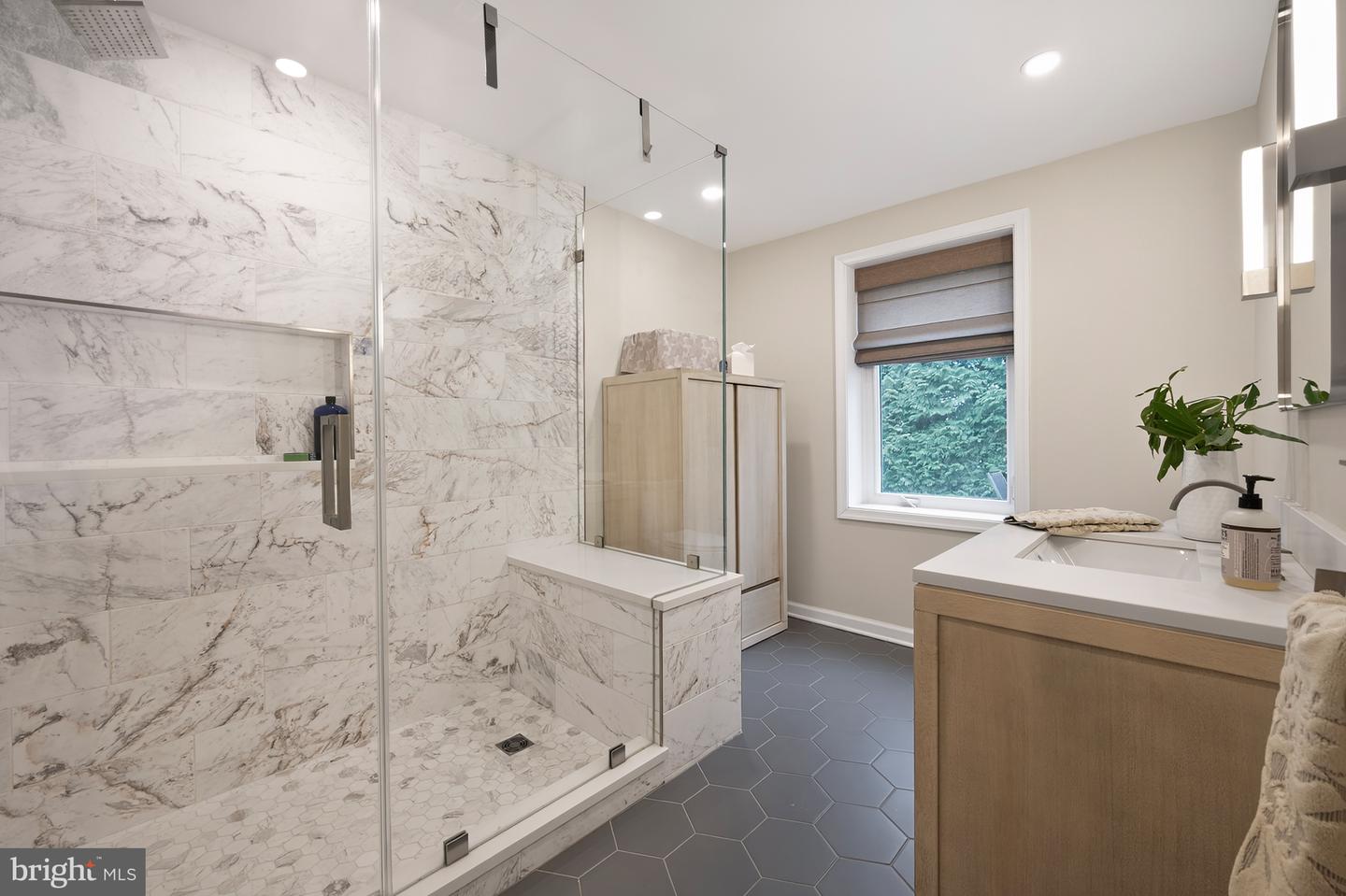 6027 REDWOOD LN, ALEXANDRIA, Virginia 22310, 5 Bedrooms Bedrooms, ,3 BathroomsBathrooms,Residential,For sale,6027 REDWOOD LN,VAFX2284936 MLS # VAFX2284936