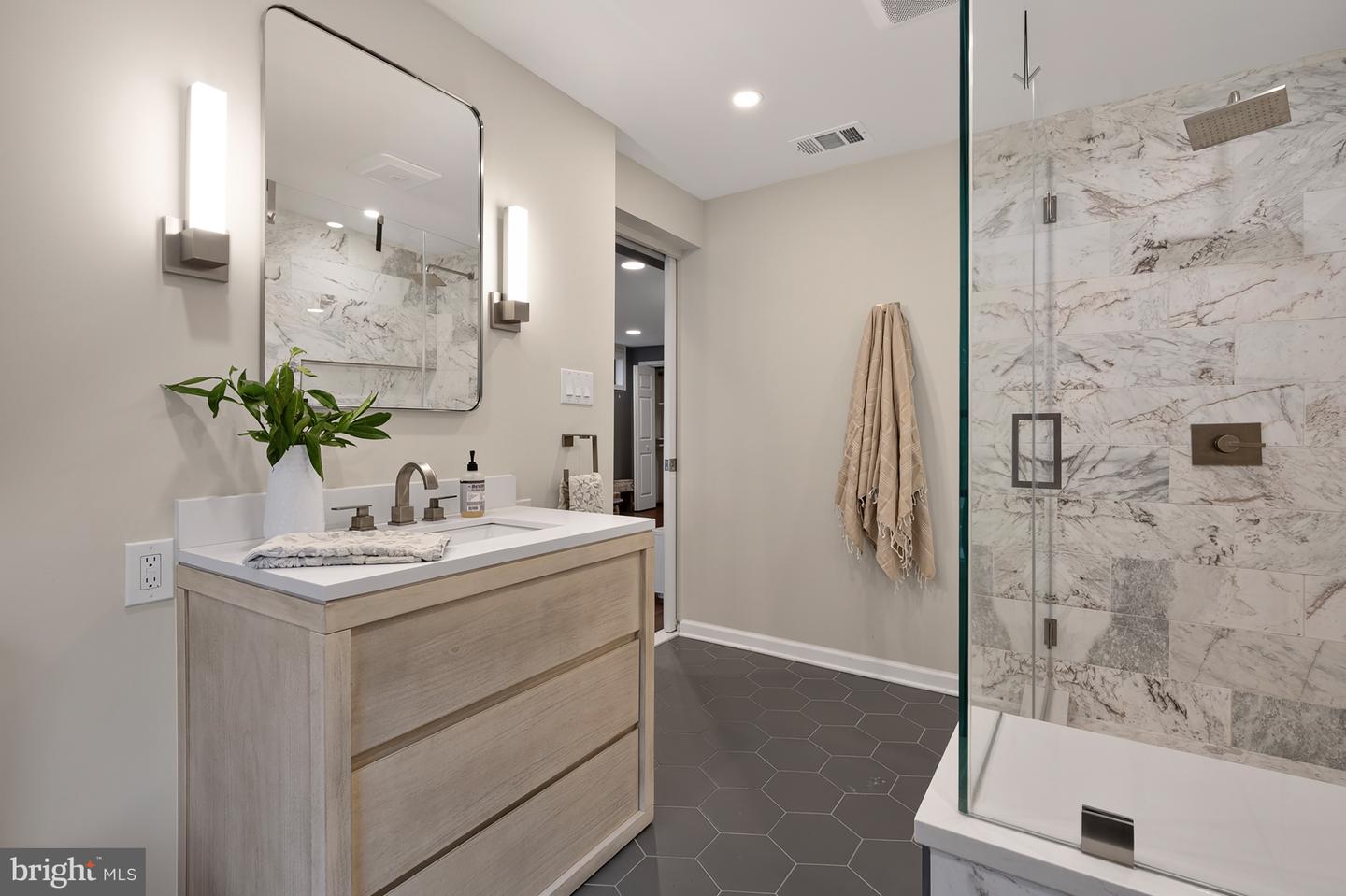 6027 REDWOOD LN, ALEXANDRIA, Virginia 22310, 5 Bedrooms Bedrooms, ,3 BathroomsBathrooms,Residential,For sale,6027 REDWOOD LN,VAFX2284936 MLS # VAFX2284936