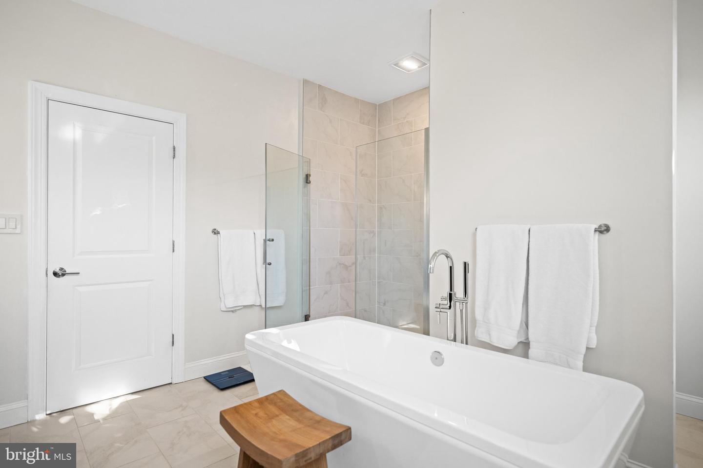 4725 MASSACHUSETTS AVE NW, WASHINGTON, District Of Columbia 20016, 6 Bedrooms Bedrooms, ,4 BathroomsBathrooms,Residential,For sale,4725 MASSACHUSETTS AVE NW,DCDC2240678 MLS # DCDC2240678