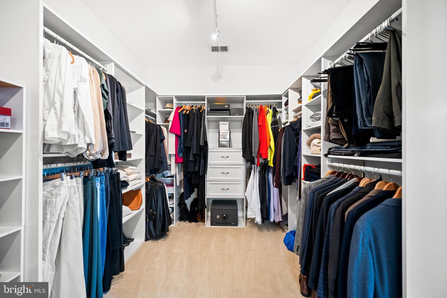 4725 MASSACHUSETTS AVE NW, WASHINGTON, District Of Columbia 20016, 6 Bedrooms Bedrooms, ,4 BathroomsBathrooms,Residential,For sale,4725 MASSACHUSETTS AVE NW,DCDC2240678 MLS # DCDC2240678