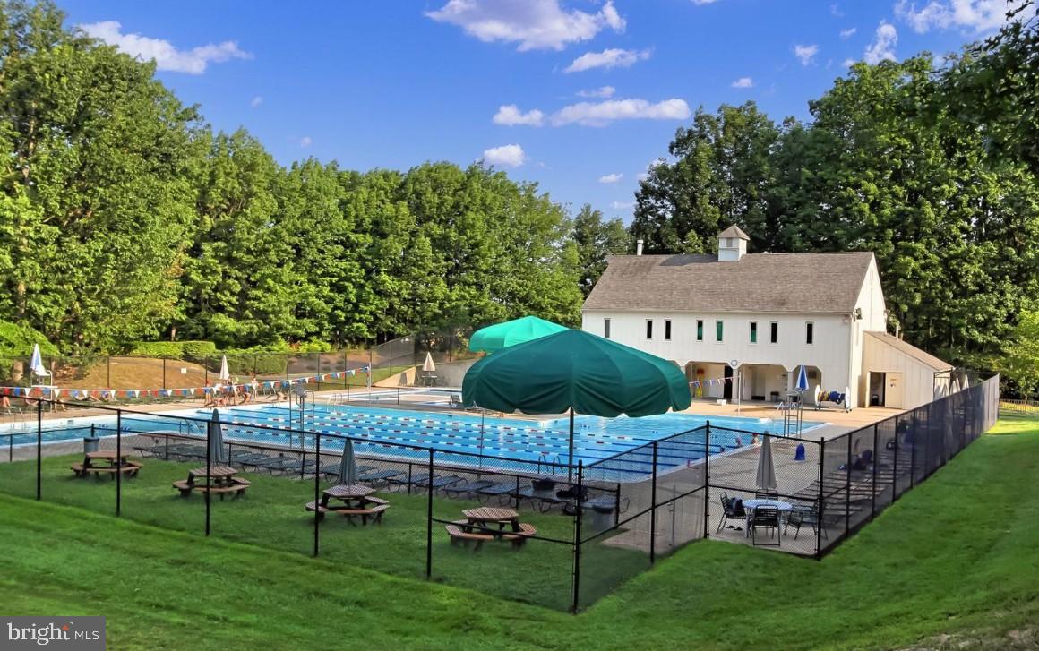 5833 COVE LANDING RD #304, BURKE, Virginia 22015, 2 Bedrooms Bedrooms, 7 Rooms Rooms,2 BathroomsBathrooms,Residential,For sale,5833 COVE LANDING RD #304,VAFX2285130 MLS # VAFX2285130