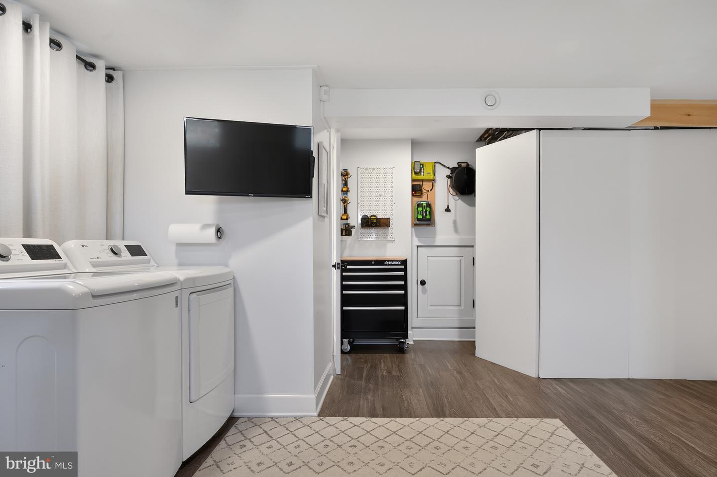 3809 MOSS DR, ANNANDALE, Virginia 22003, 3 Bedrooms Bedrooms, 10 Rooms Rooms,3 BathroomsBathrooms,Residential,For sale,3809 MOSS DR,VAFX2285396 MLS # VAFX2285396 3809 MOSS DR, ANNANDALE, Virginia 22003, 3 Bedrooms Bedrooms, 10 Rooms Rooms,3 BathroomsBathrooms,Residential,For sale,3809 MOSS DR,VAFX2285396 MLS # VAFX2285396