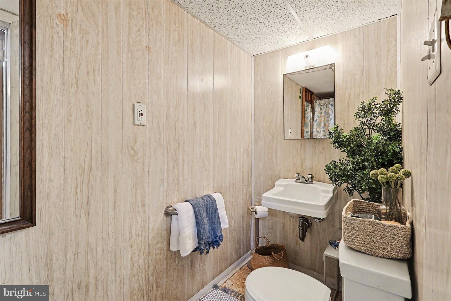 6722 S KINGS HWY, ALEXANDRIA, Virginia 22306, 3 Bedrooms Bedrooms, ,3 BathroomsBathrooms,Residential,For sale,6722 S KINGS HWY,VAFX2285428 MLS # VAFX2285428 6722 S KINGS HWY, ALEXANDRIA, Virginia 22306, 3 Bedrooms Bedrooms, ,3 BathroomsBathrooms,Residential,For sale,6722 S KINGS HWY,VAFX2285428 MLS # VAFX2285428