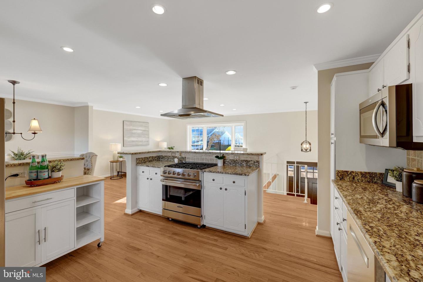 307 VALEVIEW CT NW, VIENNA, Virginia 22180, 4 Bedrooms Bedrooms, ,3 BathroomsBathrooms,Residential,For sale,307 VALEVIEW CT NW,VAFX2285528 MLS # VAFX2285528 307 VALEVIEW CT NW, VIENNA, Virginia 22180, 4 Bedrooms Bedrooms, ,3 BathroomsBathrooms,Residential,For sale,307 VALEVIEW CT NW,VAFX2285528 MLS # VAFX2285528