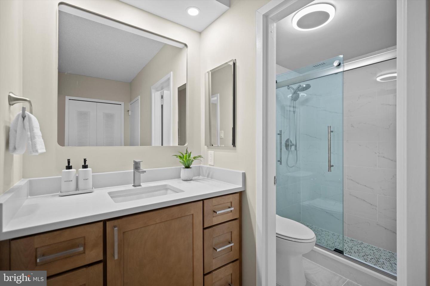 3701 S GEORGE MASON DR #417N, FALLS CHURCH, Virginia 22041, 2 Bedrooms Bedrooms, 4 Rooms Rooms,2 BathroomsBathrooms,Residential,For sale,3701 S GEORGE MASON DR #417N,VAFX2285556 MLS # VAFX2285556 3701 S GEORGE MASON DR #417N, FALLS CHURCH, Virginia 22041, 2 Bedrooms Bedrooms, 4 Rooms Rooms,2 BathroomsBathrooms,Residential,For sale,3701 S GEORGE MASON DR #417N,VAFX2285556 MLS # VAFX2285556