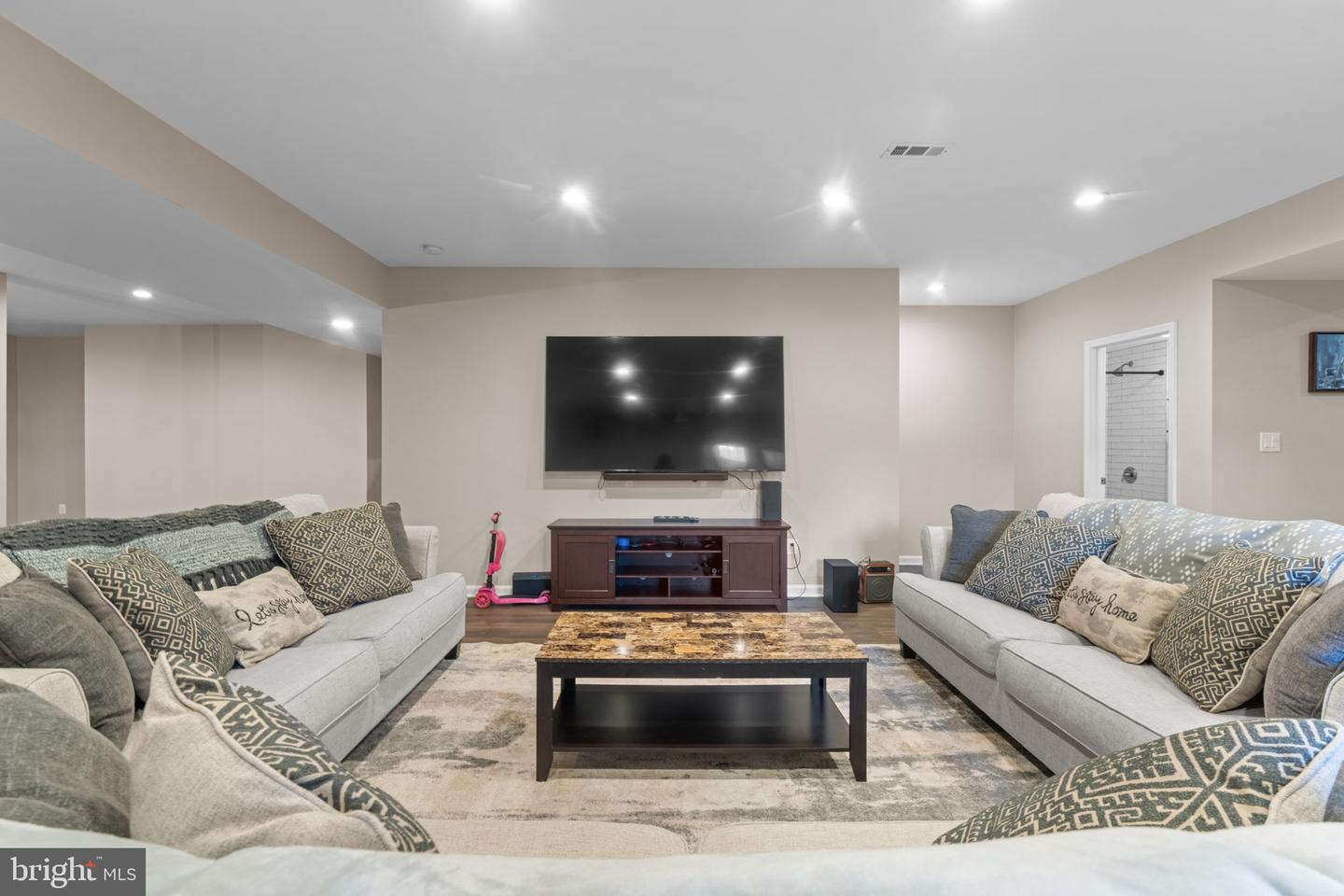 15610 CALUM CT, HAYMARKET, Virginia 20169, 5 Bedrooms Bedrooms, ,6 BathroomsBathrooms,Residential,For sale,15610 CALUM CT,VAPW2110528 MLS # VAPW2110528