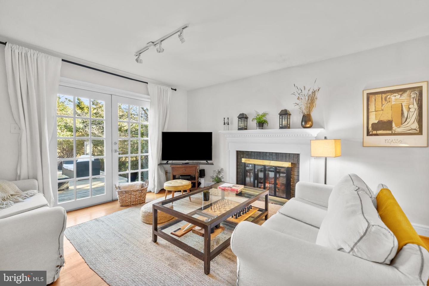 6534 DIVINE ST, MCLEAN, Virginia 22101, 4 Bedrooms Bedrooms, ,2 BathroomsBathrooms,Residential,For sale,6534 DIVINE ST,VAFX2285804 MLS # VAFX2285804 6534 DIVINE ST, MCLEAN, Virginia 22101, 4 Bedrooms Bedrooms, ,2 BathroomsBathrooms,Residential,For sale,6534 DIVINE ST,VAFX2285804 MLS # VAFX2285804