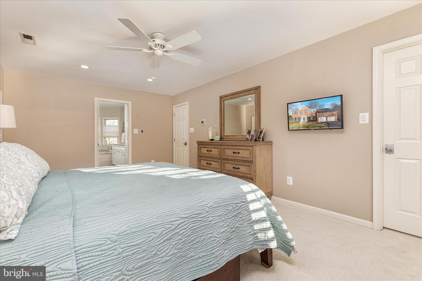 12822 MONROE MANOR DR, OAK HILL, Virginia 20171, 4 Bedrooms Bedrooms, ,3 BathroomsBathrooms,Residential,For sale,12822 MONROE MANOR DR,VAFX2285856 MLS # VAFX2285856