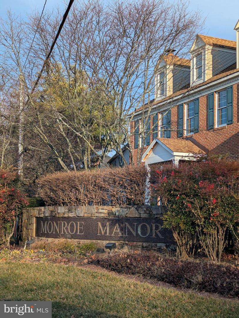 12822 MONROE MANOR DR, OAK HILL, Virginia 20171, 4 Bedrooms Bedrooms, ,3 BathroomsBathrooms,Residential,For sale,12822 MONROE MANOR DR,VAFX2285856 MLS # VAFX2285856